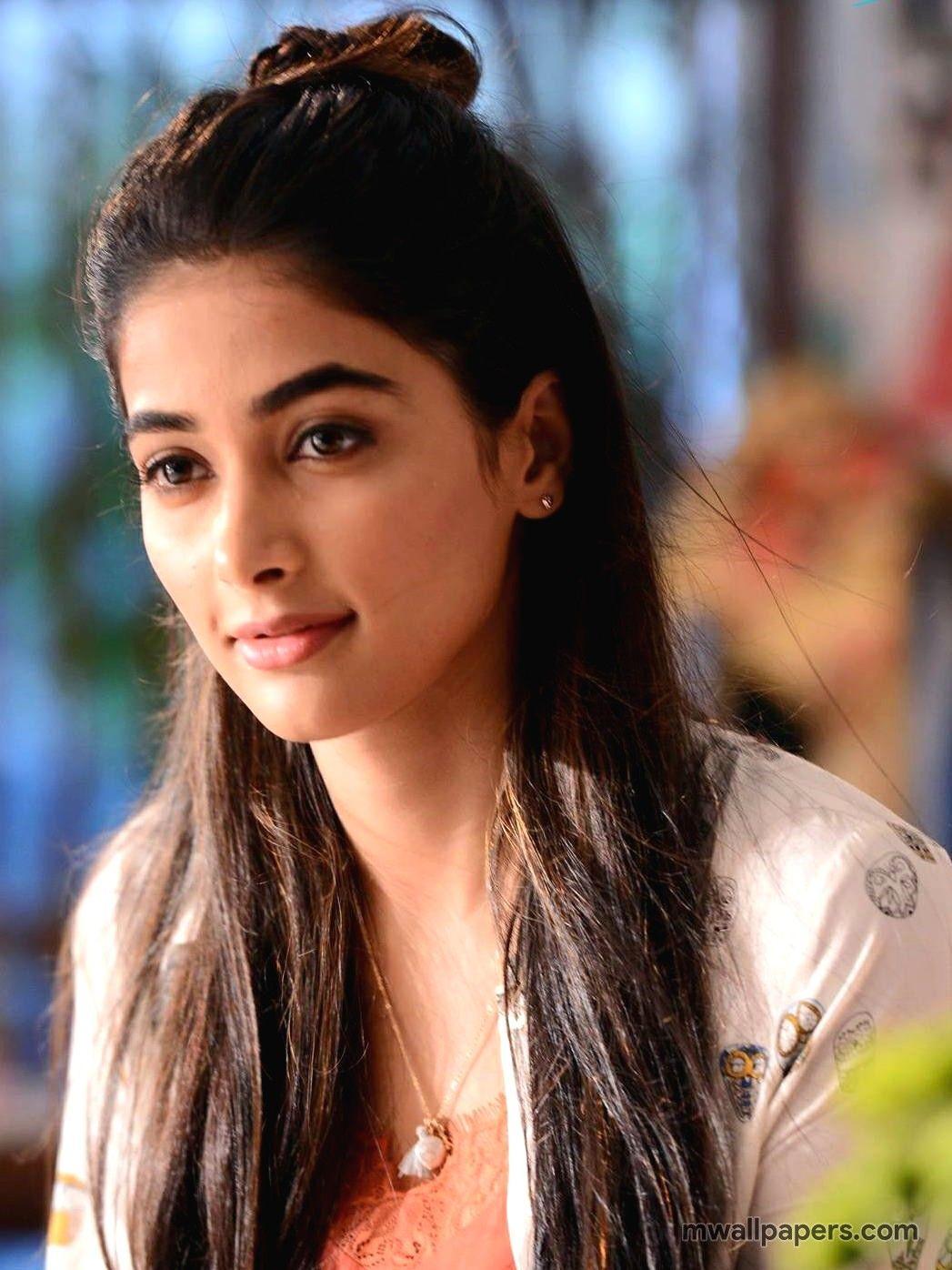 1047x1396 Pooja Hegde HD Image .