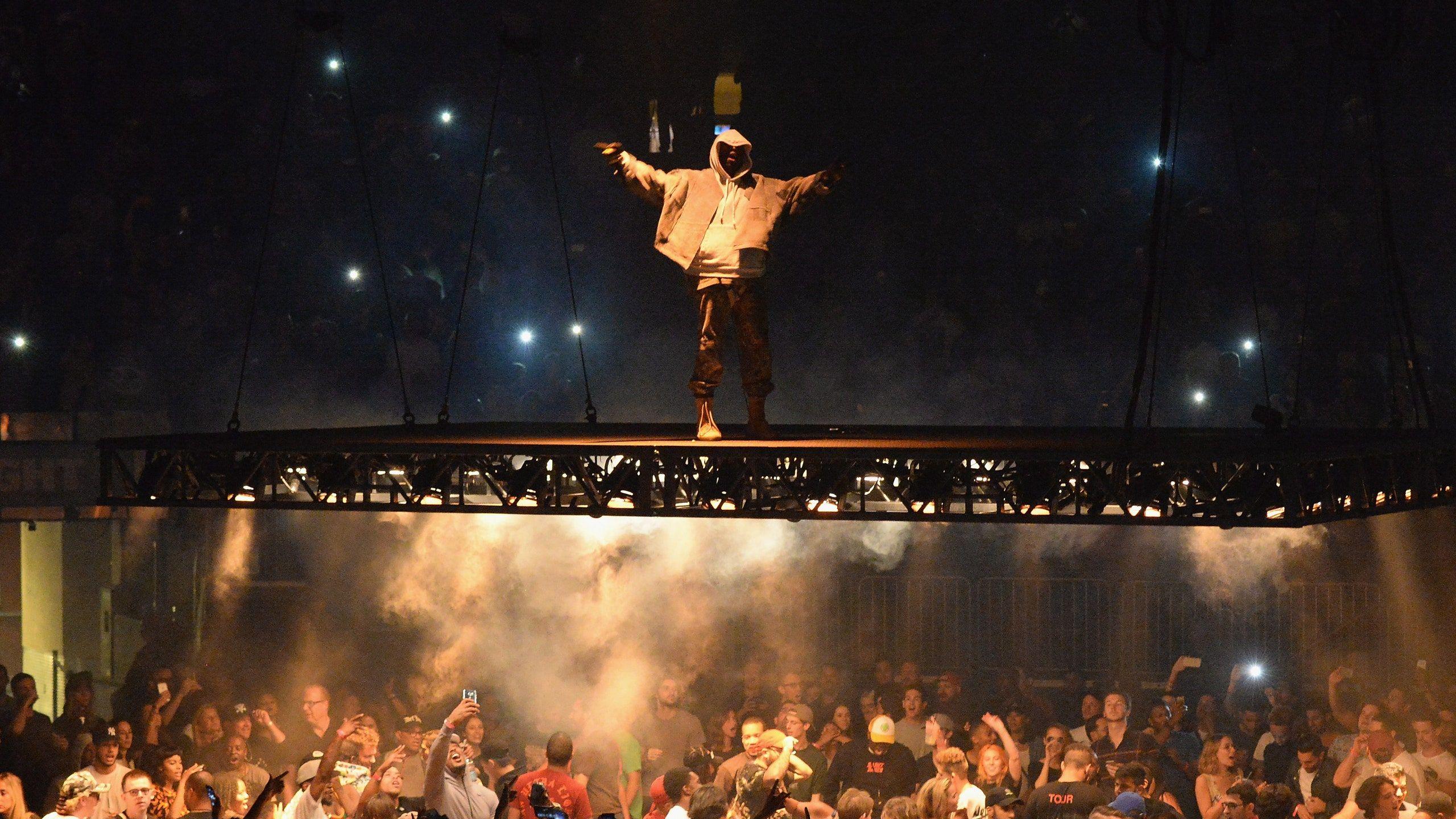 2560x1440 On Kanye West's Saint Pablo Tour, the Floor Seats Actually Are Worth the Extra Cash