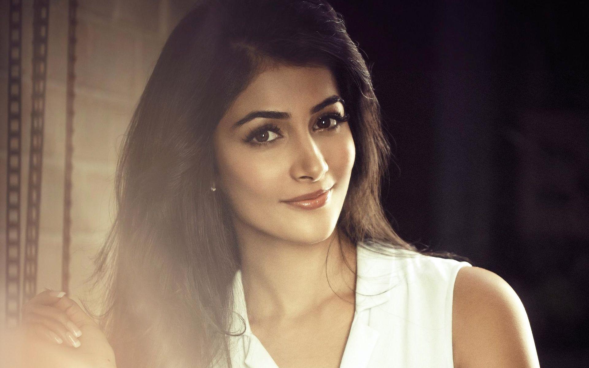 1920x1200 Pooja Hegde Wallpaper HD Background .