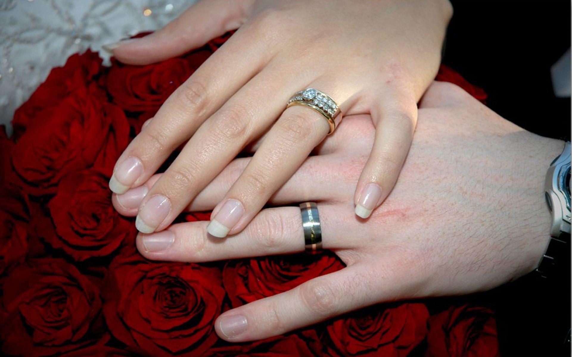 1920x1200 Wedding Holding Hands 0976 .