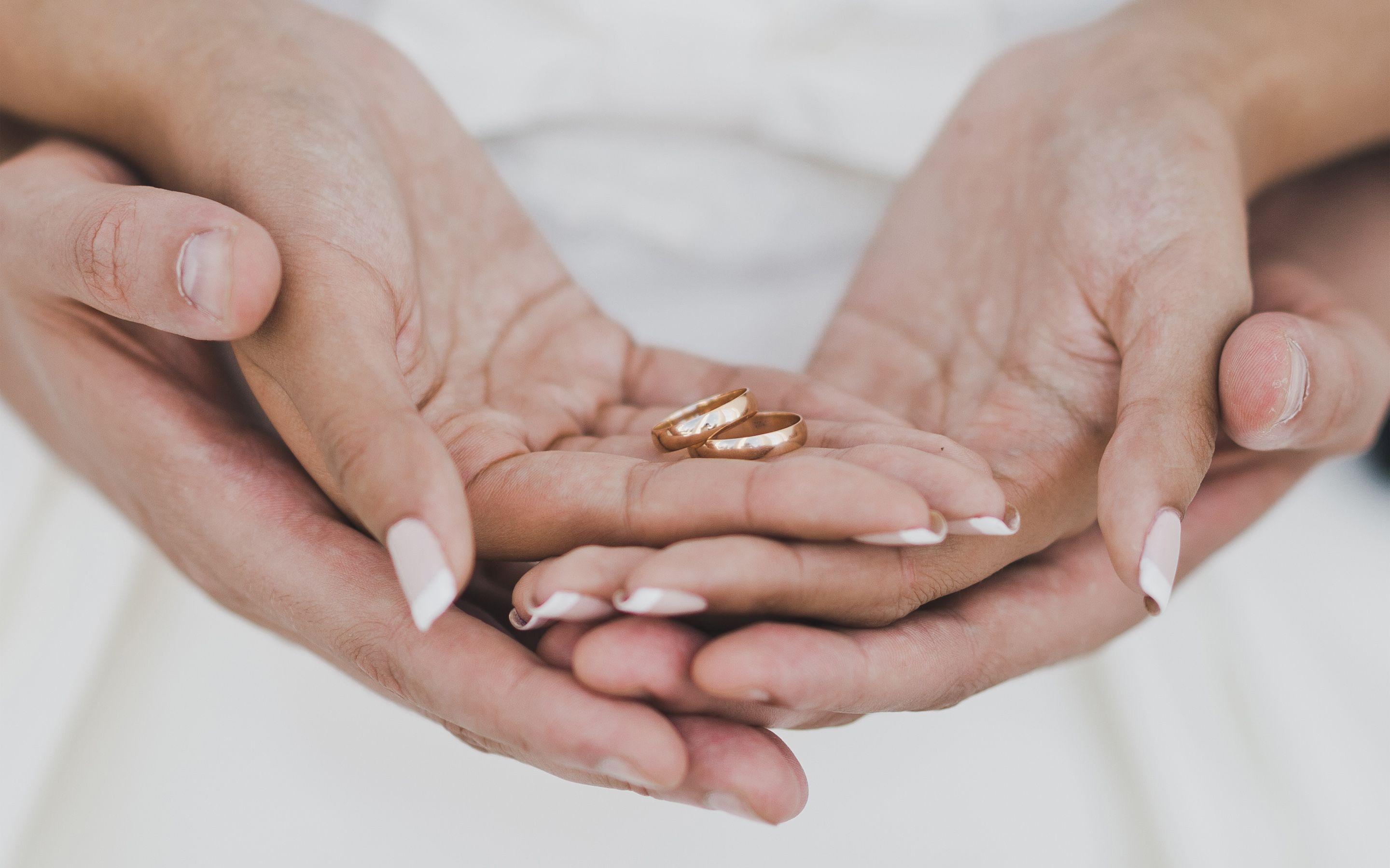 2880x1800 Download wallpaper Wedding rings in .
