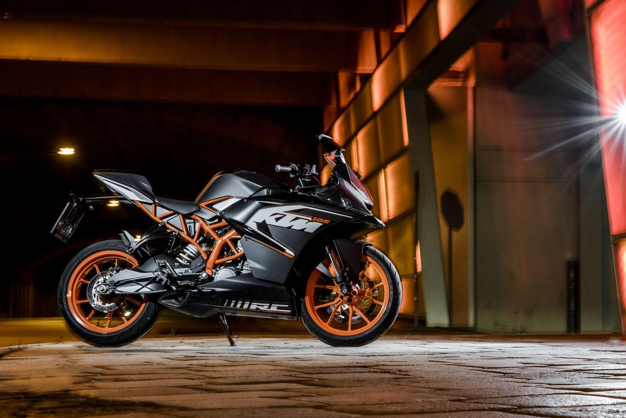 2000x1335 KTM RC 125