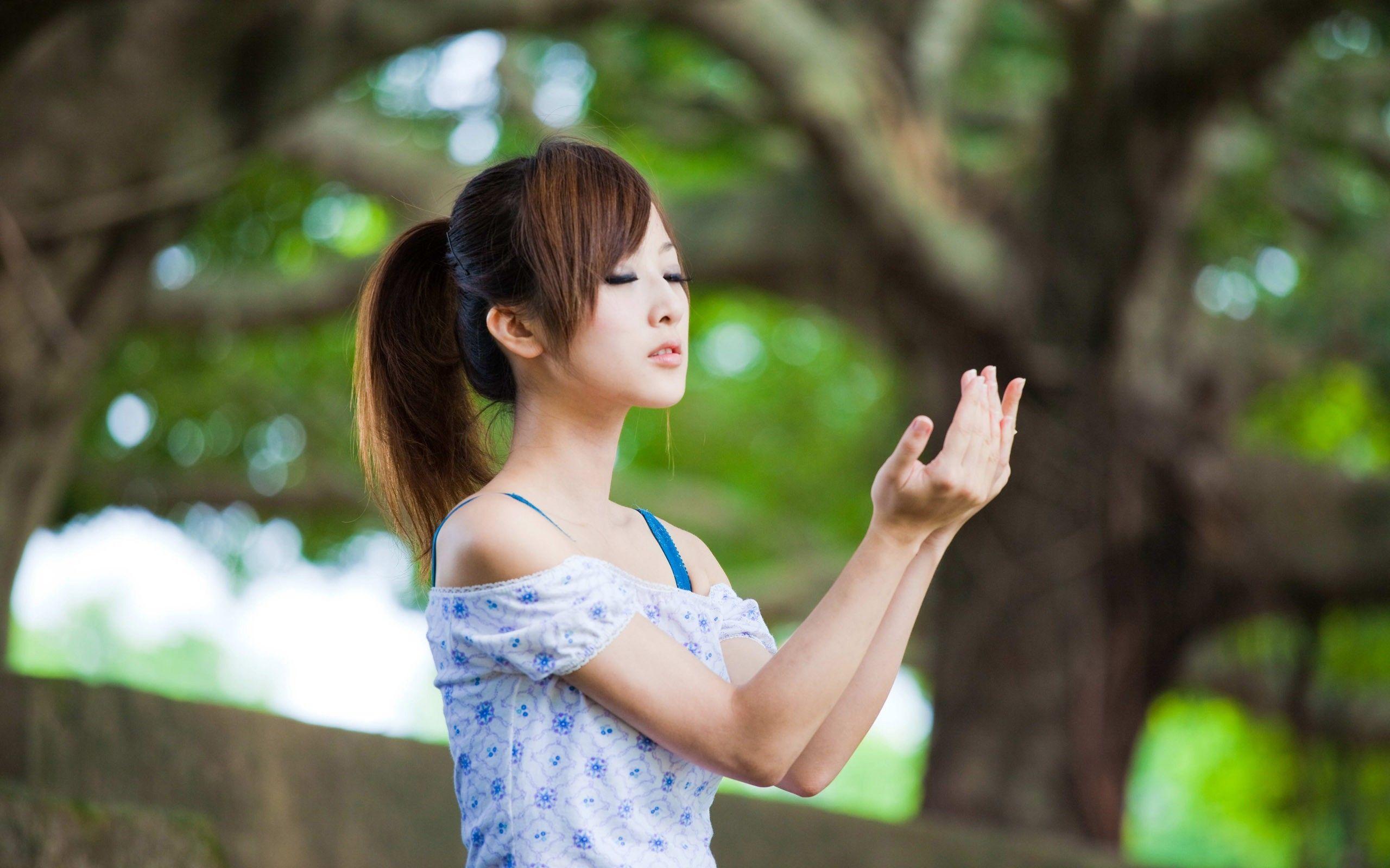 2560x1600 asian models wallpaper