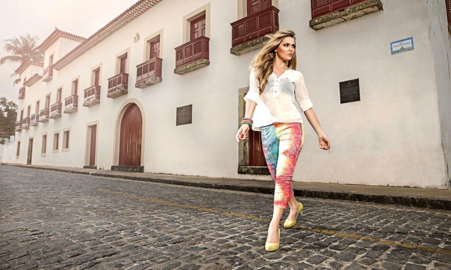 1579x945 Fashion Beautiful Girl HD Wallpaper .cmetrowallpaper.