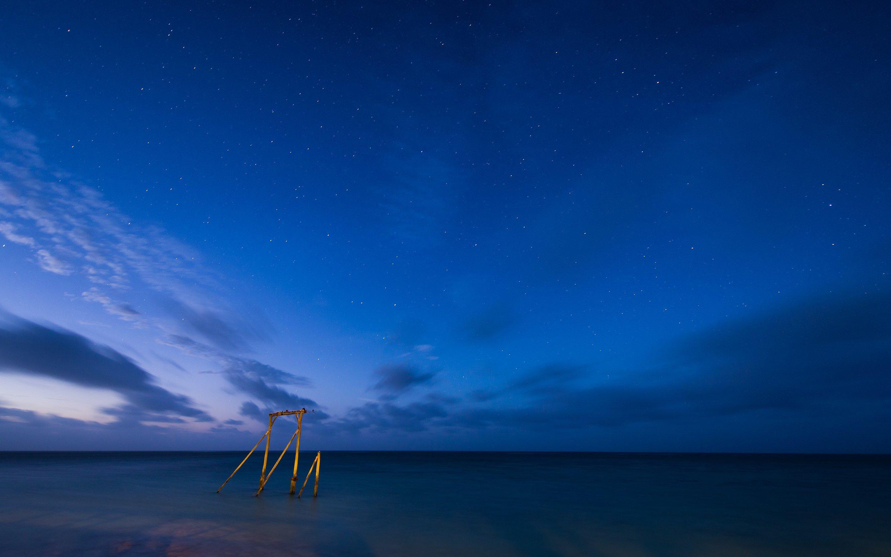 2880x1800 Ocean Stars Blue Sky Wallpaper [2880x1800]