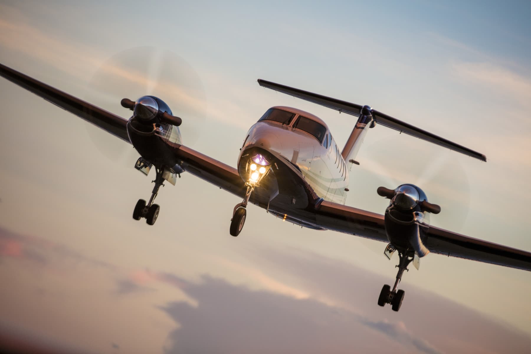 1800x1200 Beechcraft King Air B300 aircraft .