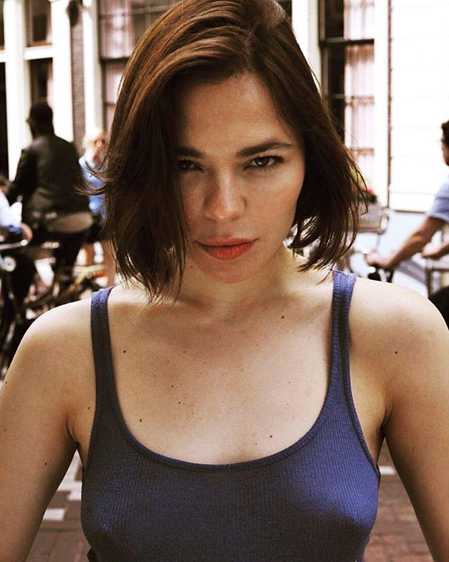 900x1128 NINA KRAVIZninakraviz.