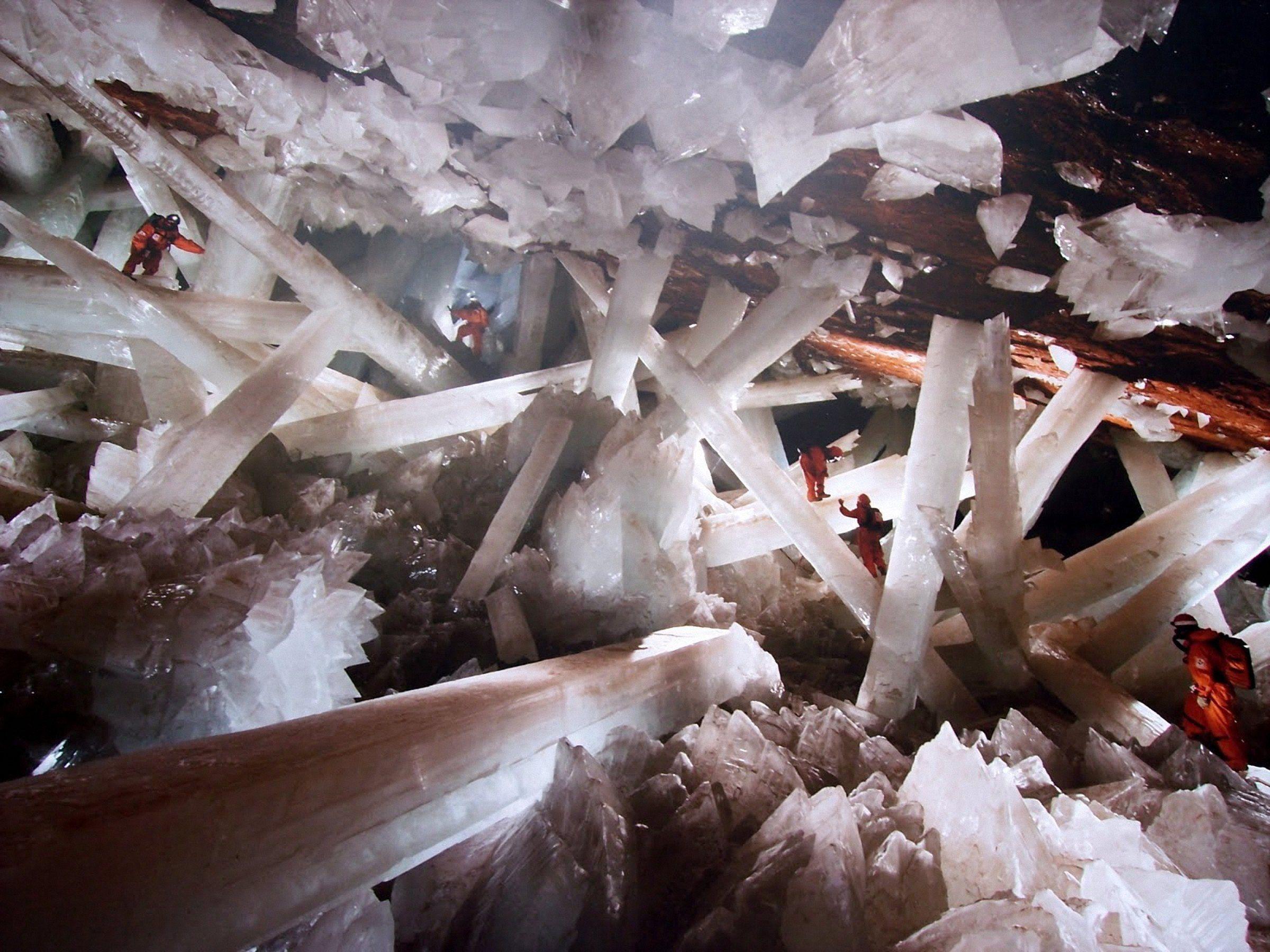 2400x1800 Crystal cave .com