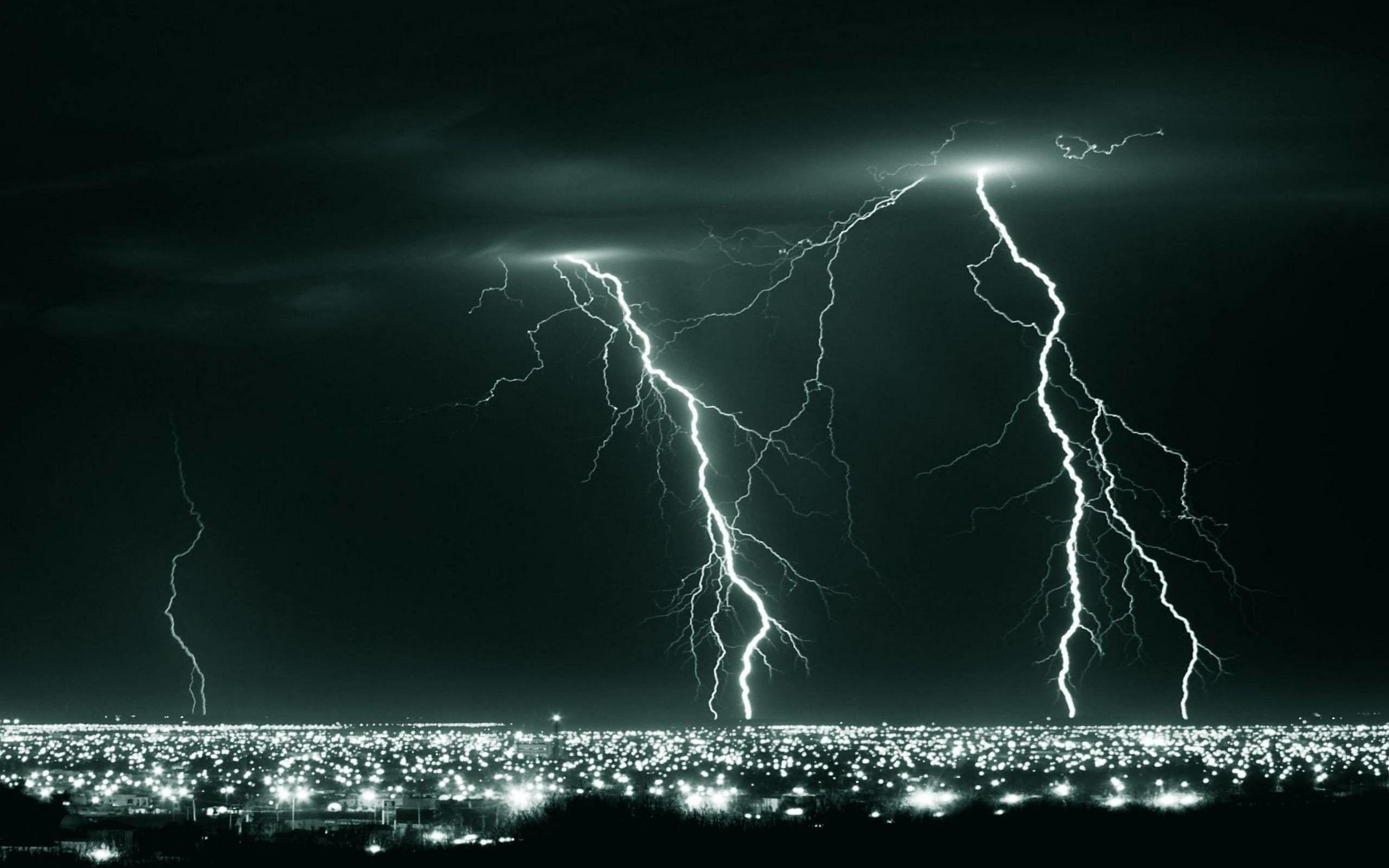 2560x1600 Lightning Storm Wallpaper