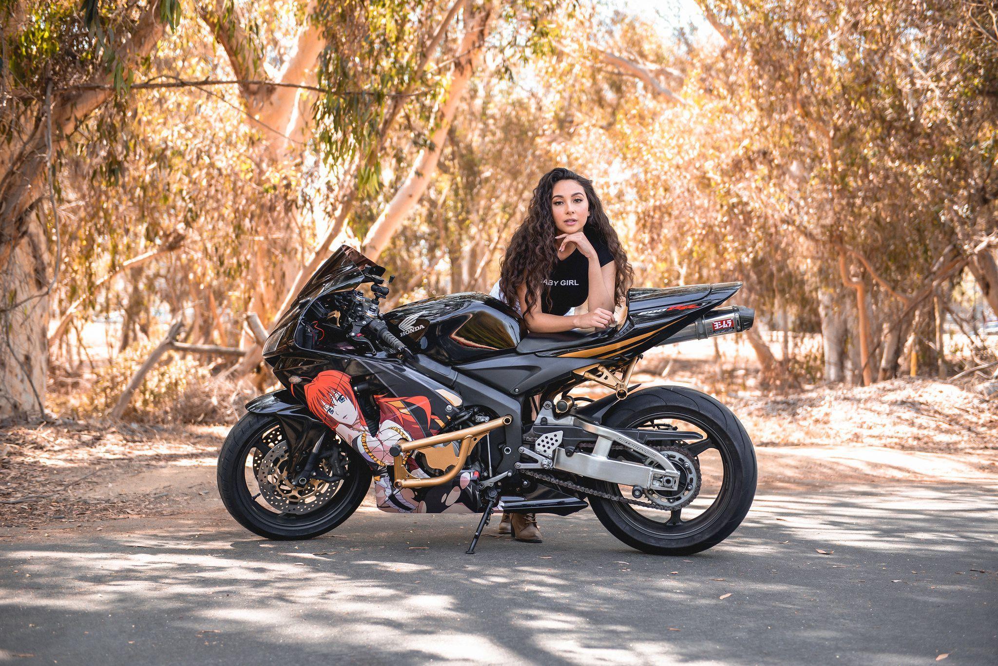 2048x1367 Brunette Girl On Honda Cbr600rr .itl.cat