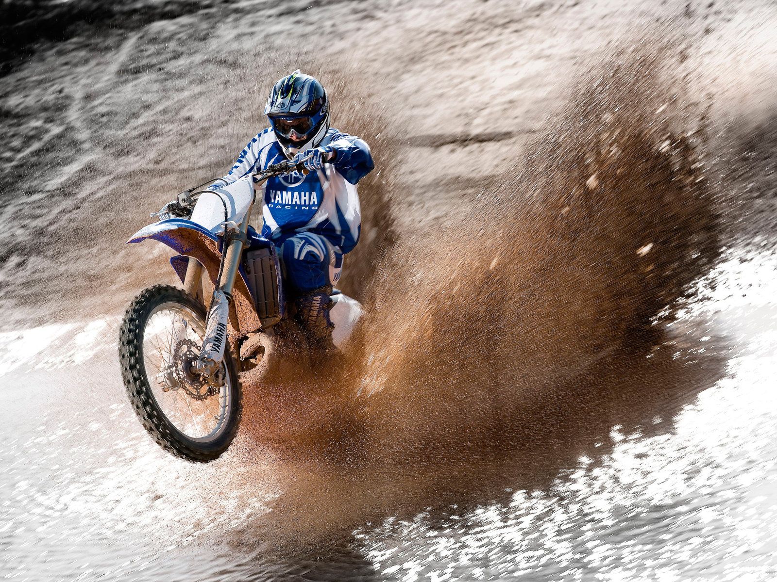 1600x1200 Yamaha YZ 250 Wallpaper