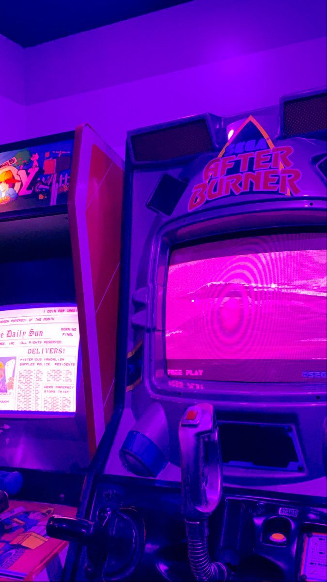 675x1200 Máquinas de videojuegos retro en estética púrpura. Purple video game, Arcadecore aesthetic wallpaper, Neon retro aesthetic