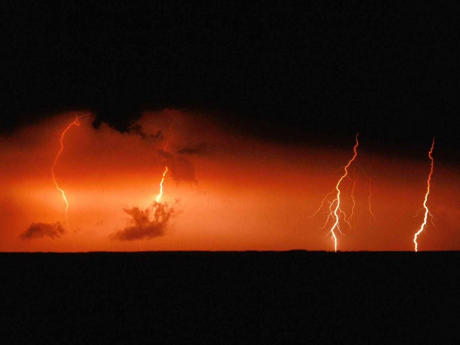 1600x1200 Lightning Bolts Over Chesapeake Bay .