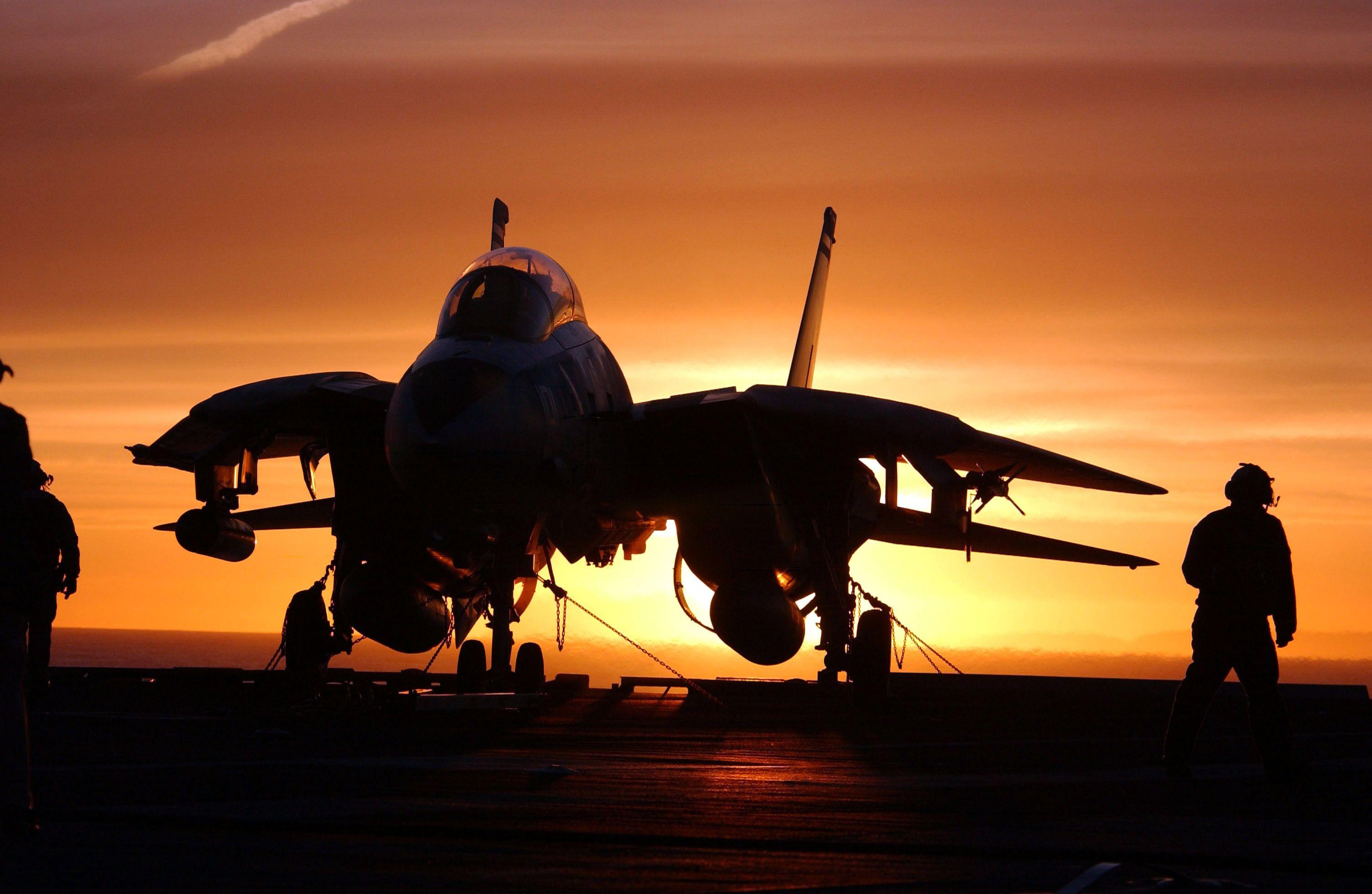 3008x1960 US Navy 040603 N 9769P 275 An F 14D Tomcat Sits On The Flight