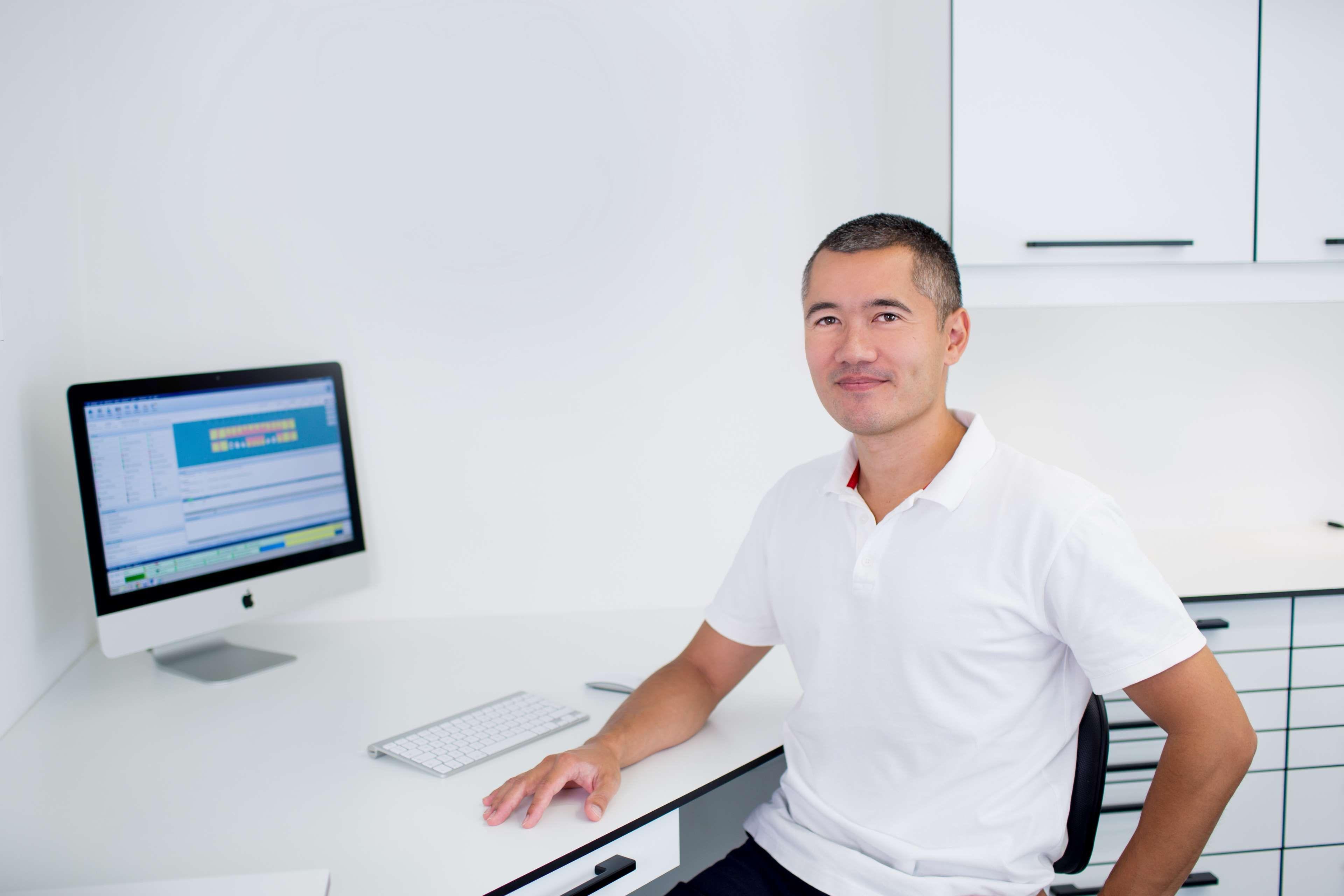 3840x2560 clinic, comptuer, dentist, doctor, guy .