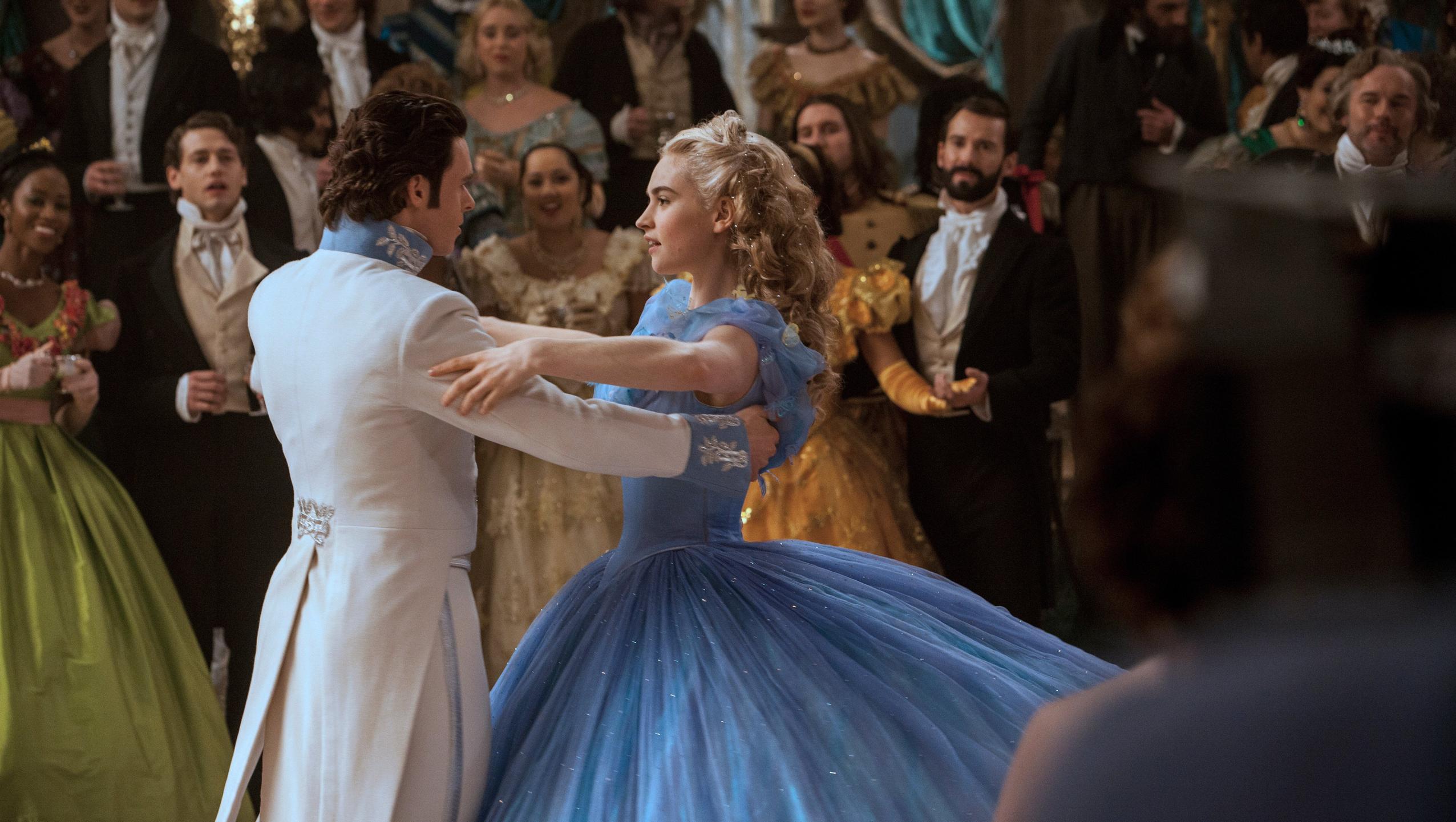 2552x1442 Cinderella (2015) Desktop Wallpaper .