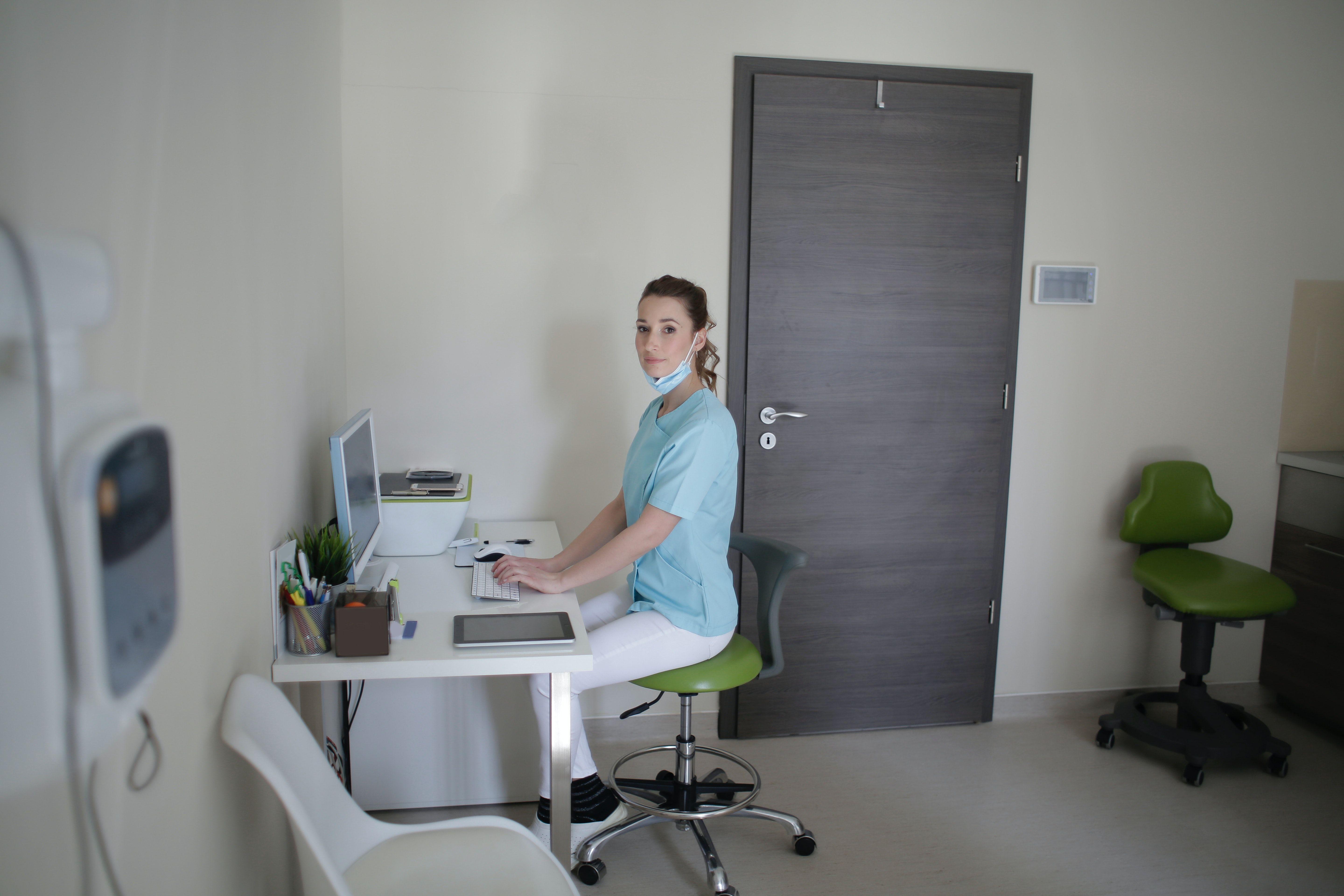 5760x3840 Female doctor using desktop computer .