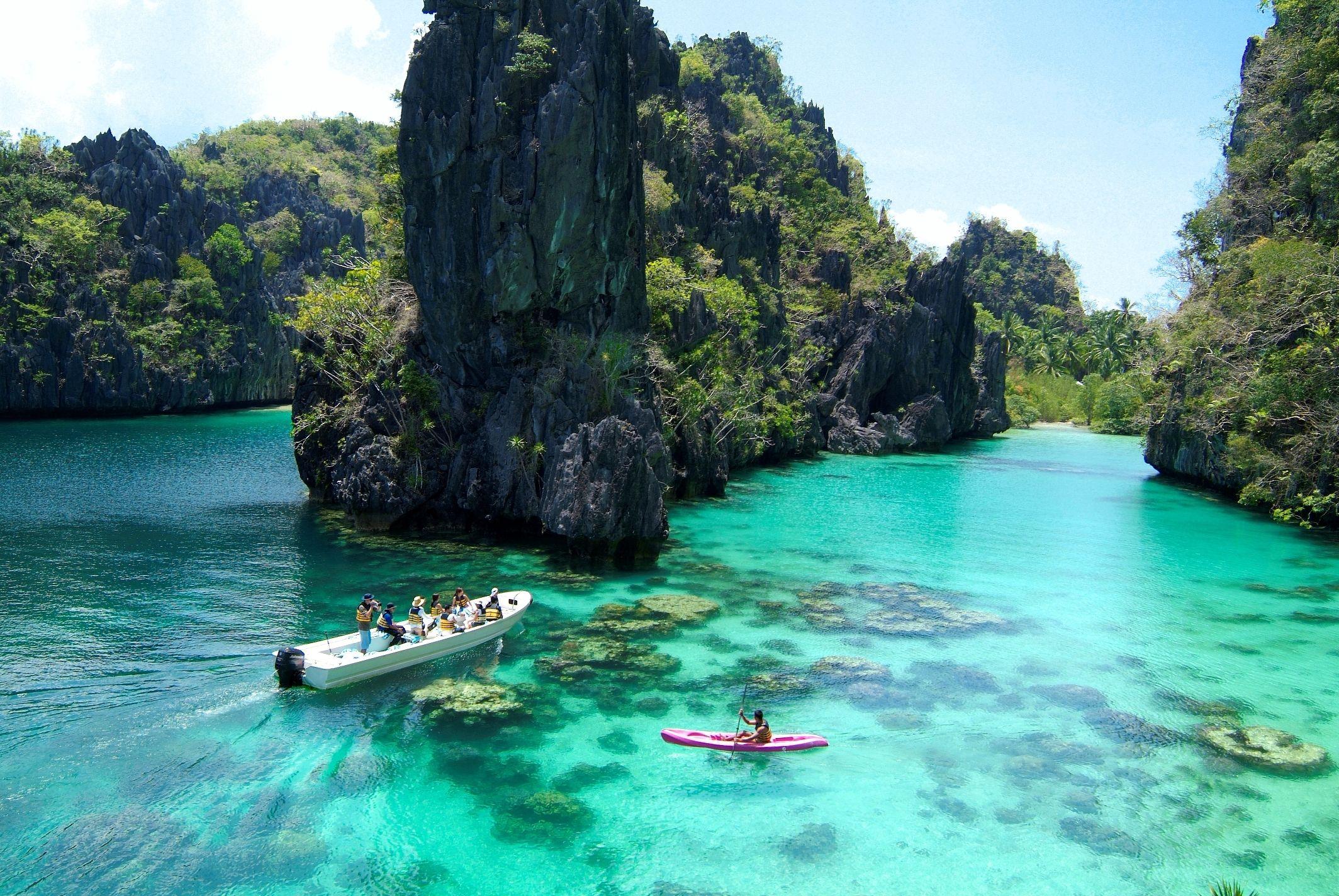 2128x1424 foliage, cliffs, boats, palm trees, islands, tropical, beautiful, crystal clear sea, beach, green water, Philippines, dive, paradise wallpaper