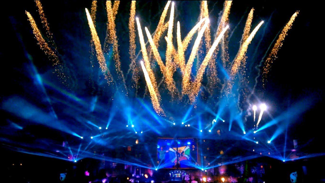 1360x768 4K Fireworks Wallpaper High Quality