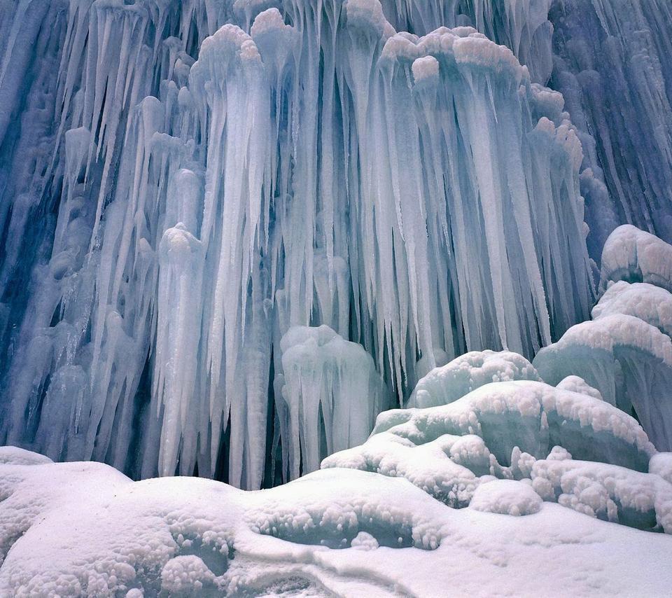 960x854 Frozen waterfall winter .