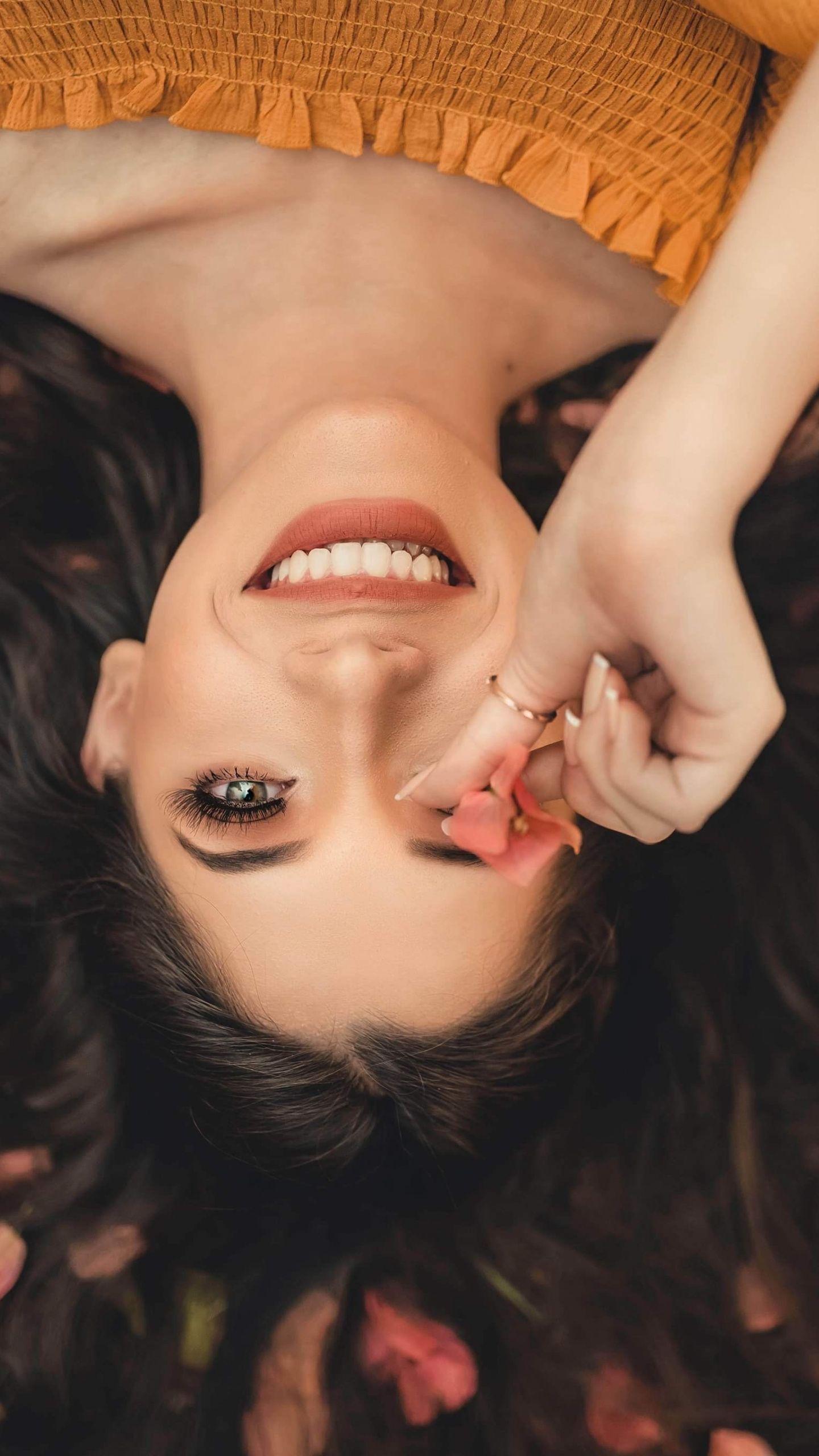 1440x2560 Smile, pretty woman, outdoor .com