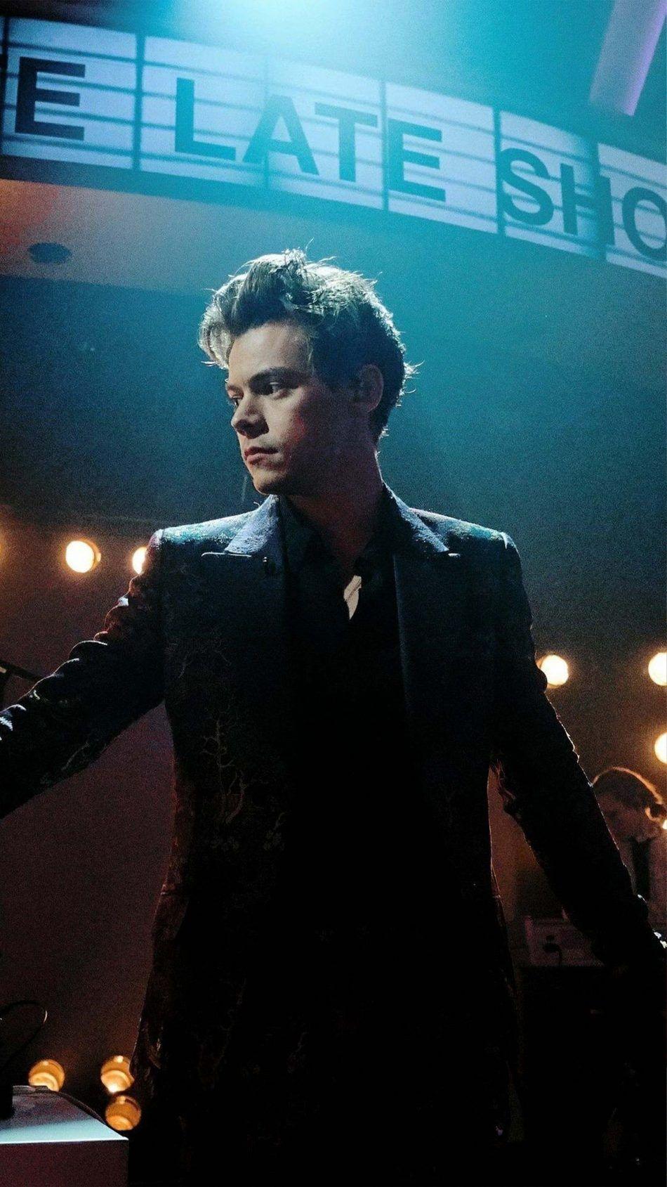 950x1689 Singer Harry Styles 4K Ultra HD Mobile Wallpaper for iPhone & Android
