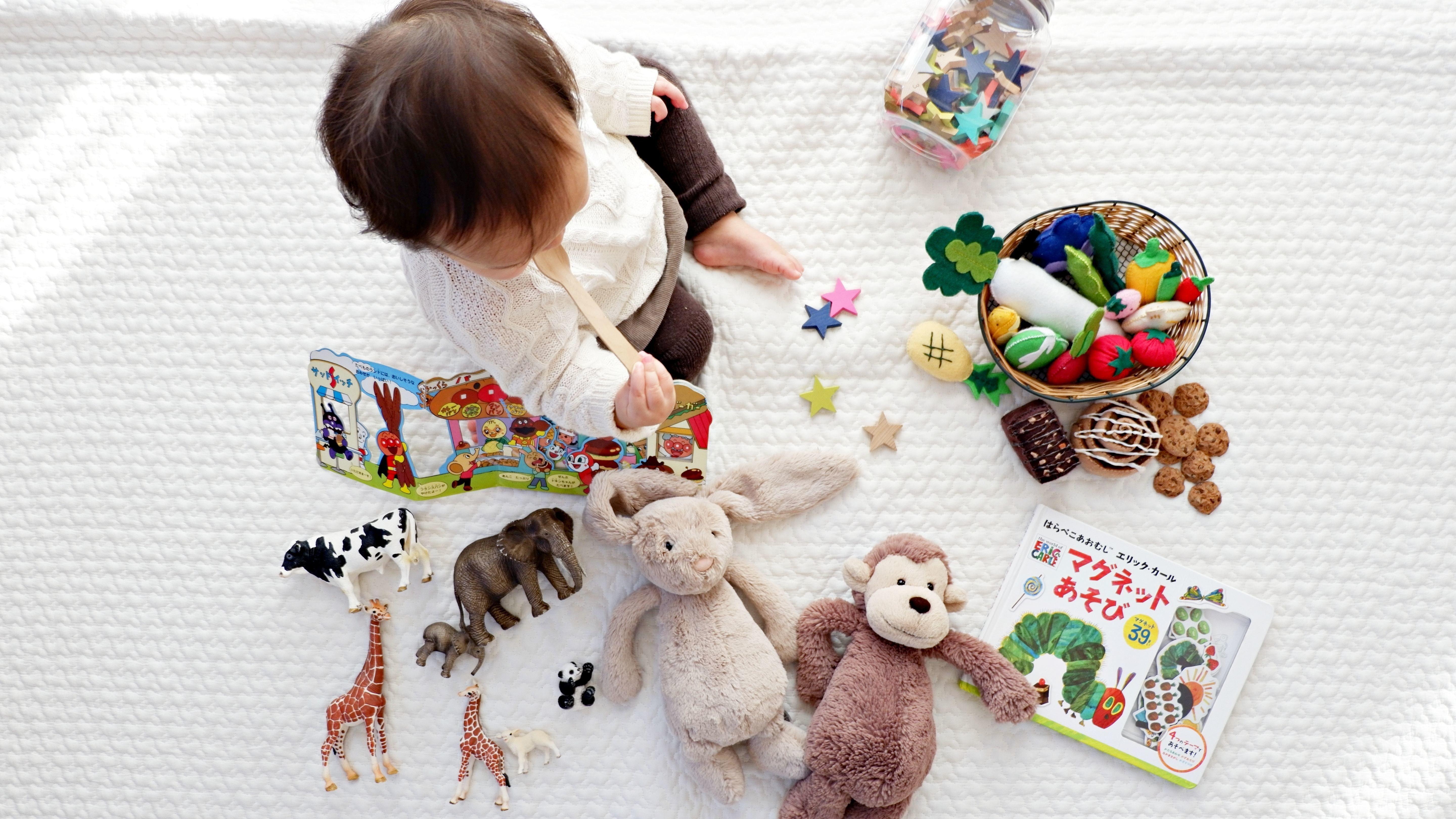 5760x3240 Baby Boy Playing with Toys 5K Photo .