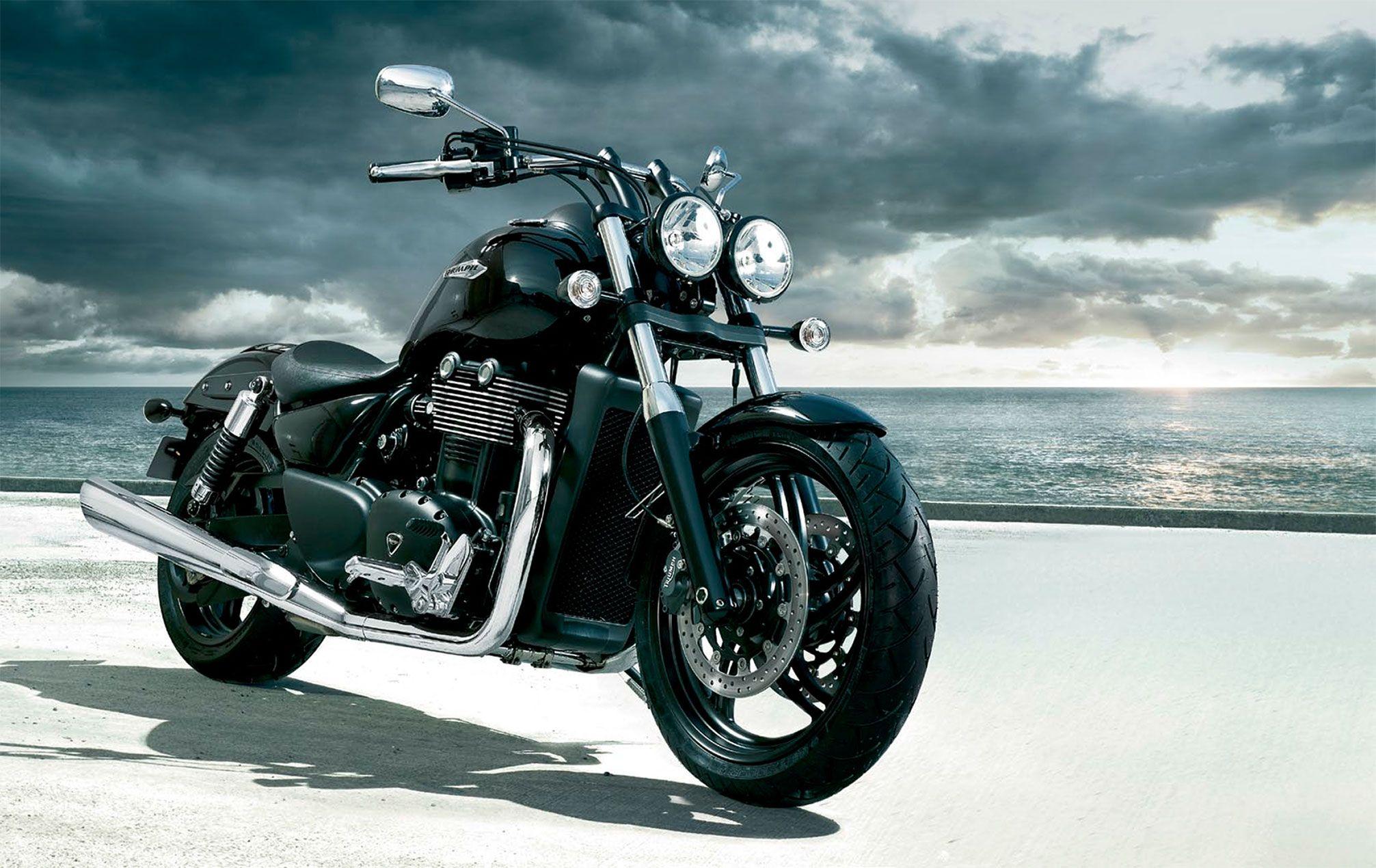 2013x1270 Triumph Thunderbird Storm Review