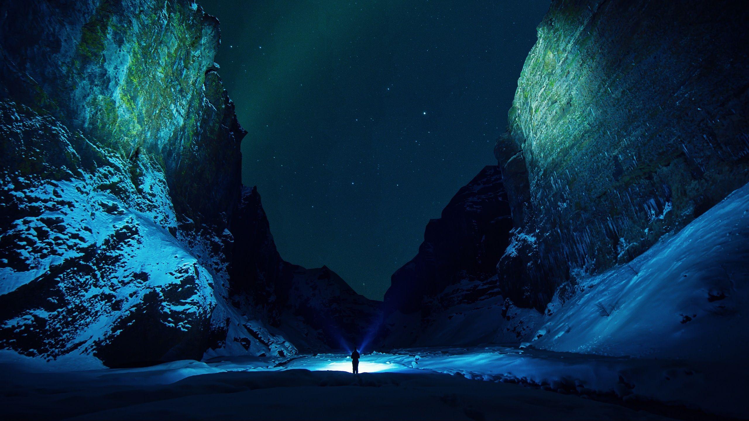 2560x1440 Wallpaper 4k mountains, starry sky .