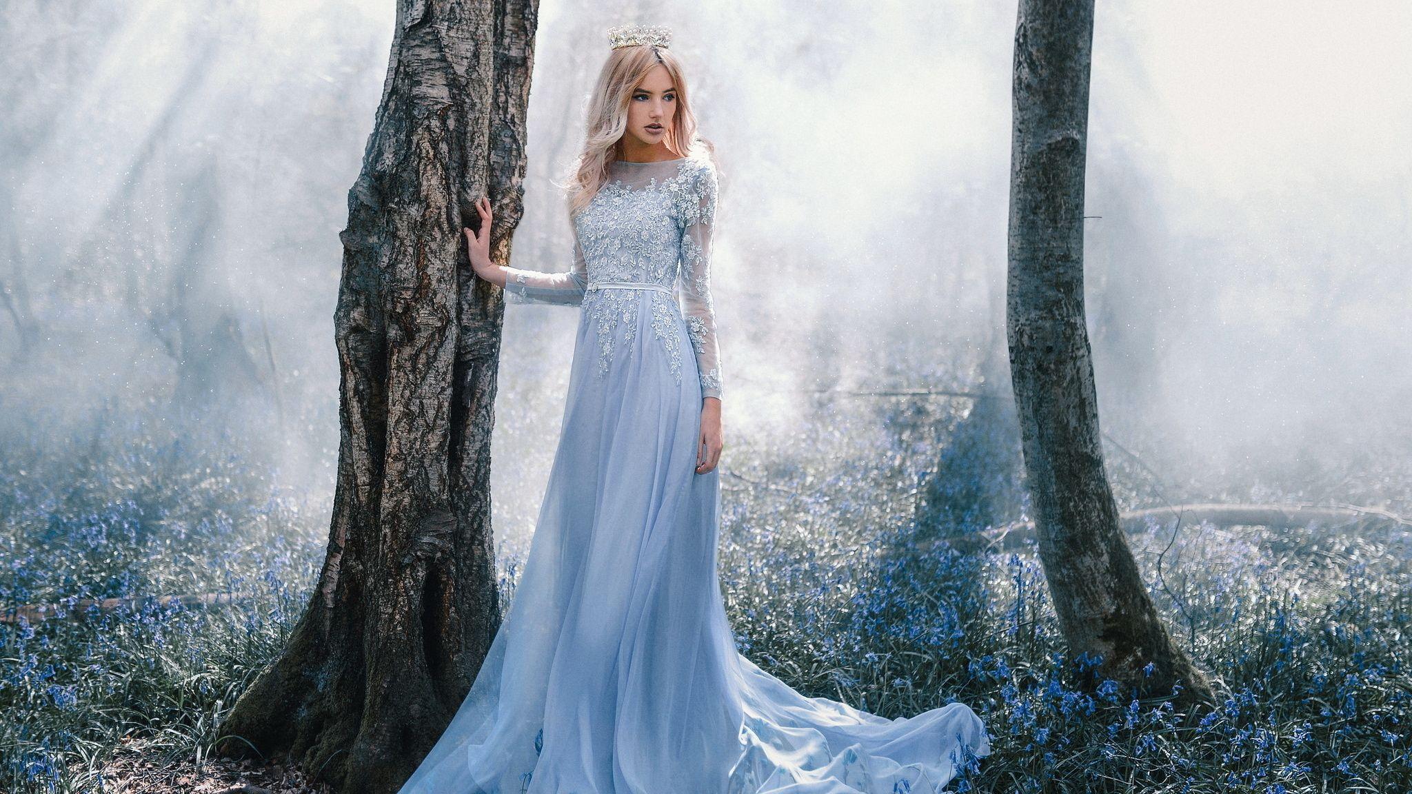 2048x1152 Girl, Blonde, Dress, Crown, Princesswallpaper Fenix.eu