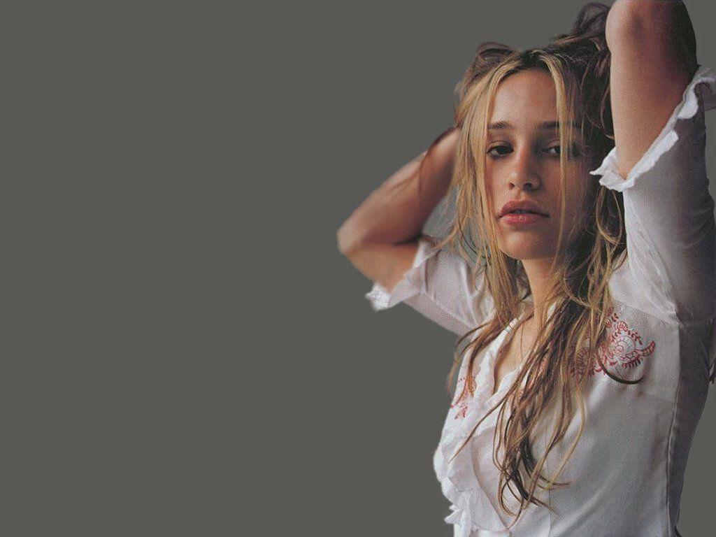 Piper perabo sexy