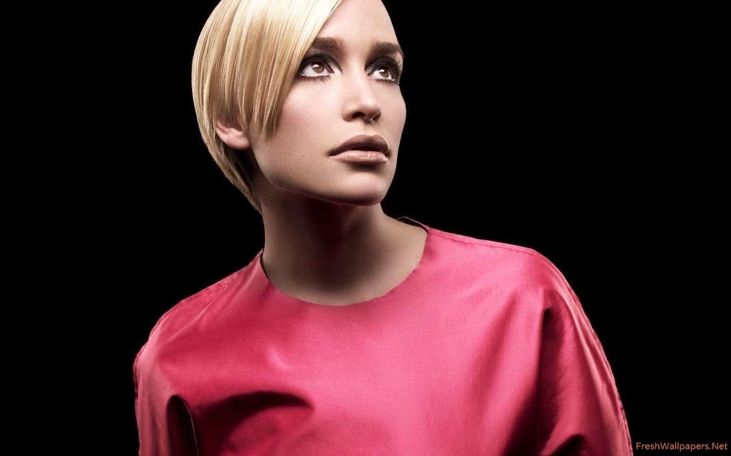 1440x900 Piper Perabo in Pink Dress wallpaper