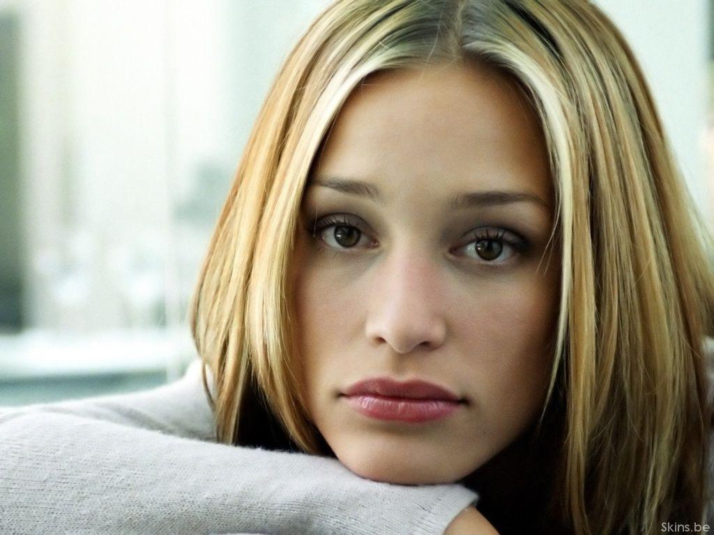 1024x768 Piper Perabo. Piper Perabo. Wallpaper and Beautiful people