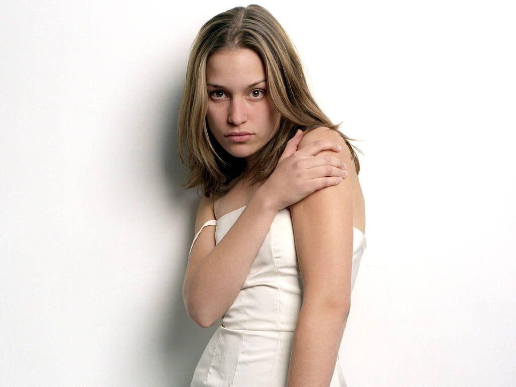 1024x768 Piper Perabo Wallpaper Image