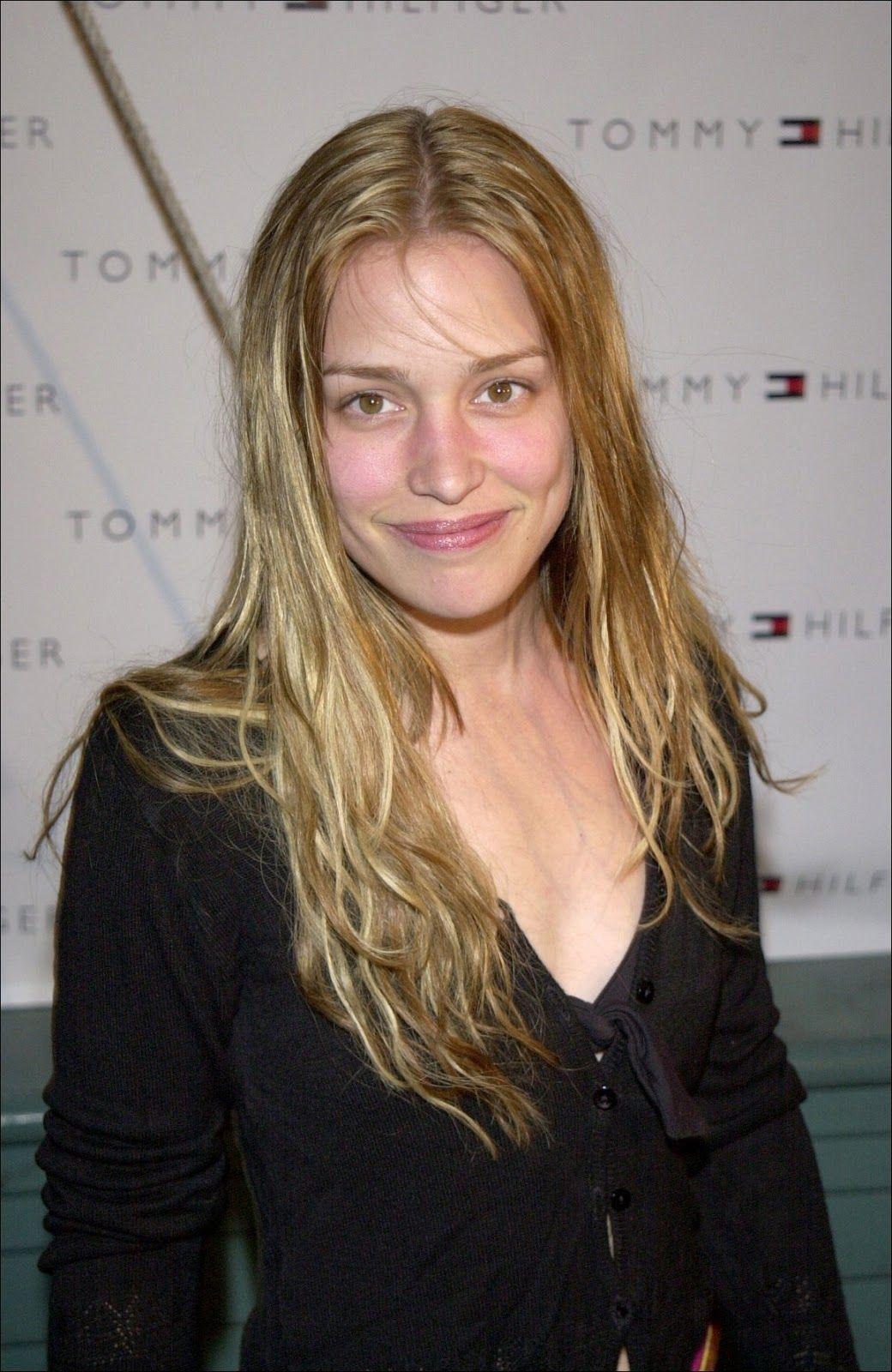 1040x1600 Piper Perabo hot HD wallpaper HD WALLPAPERS. Piper