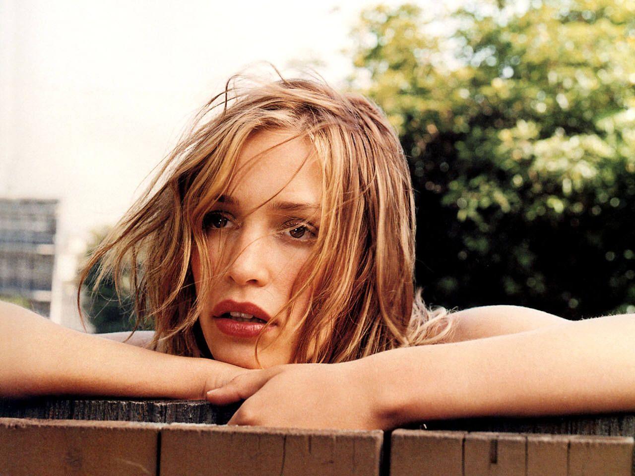 1280x960 G C W: Piper Perabo wallpaper and Biography