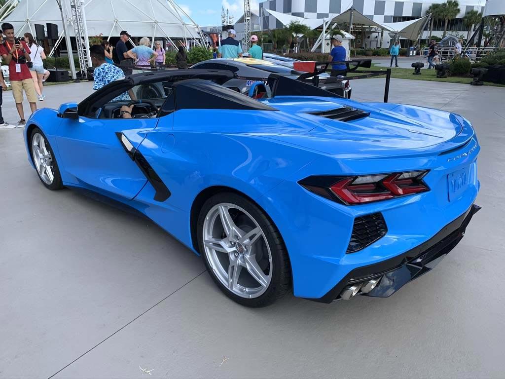 1024x768 Corvette Convertible Production to .
