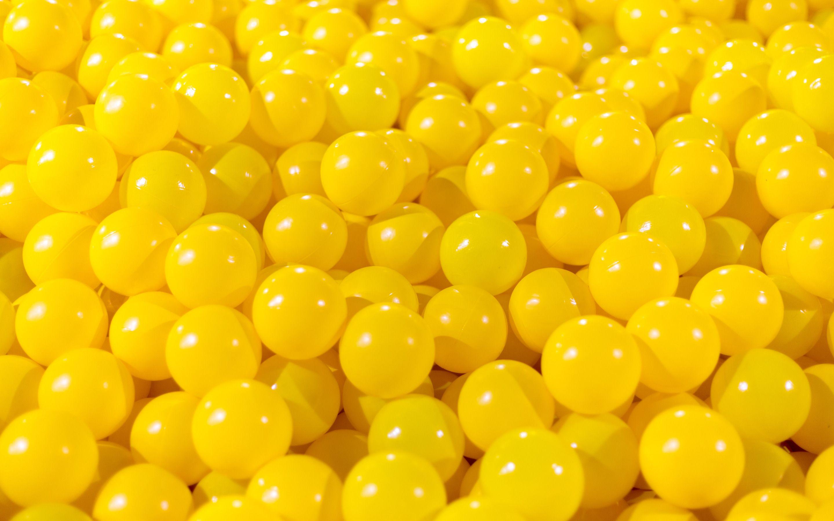2880x1800 Download wallpaper 3D yellow balls .