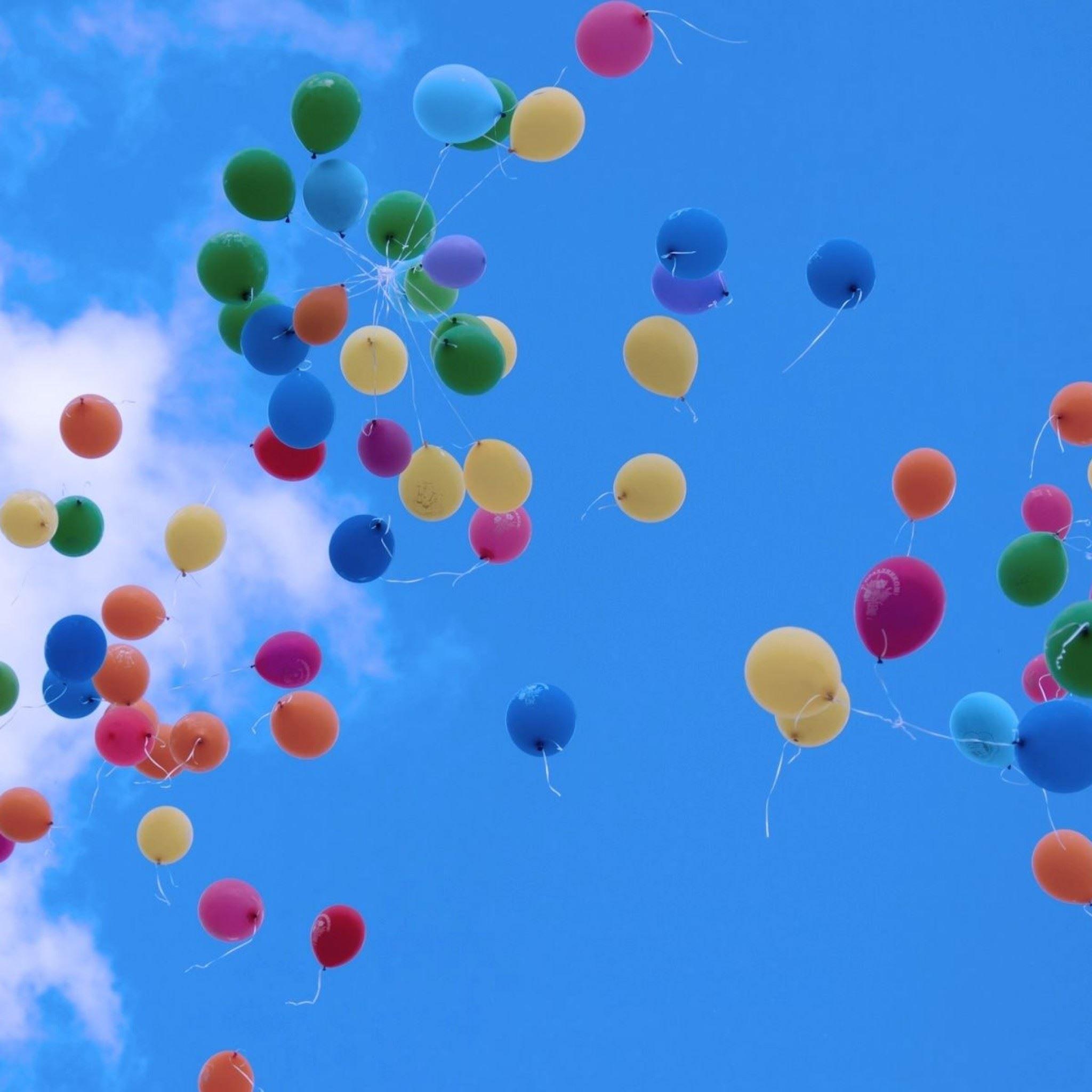 2048x2048 Sky Balloons iPad Air Wallpaper Free .
