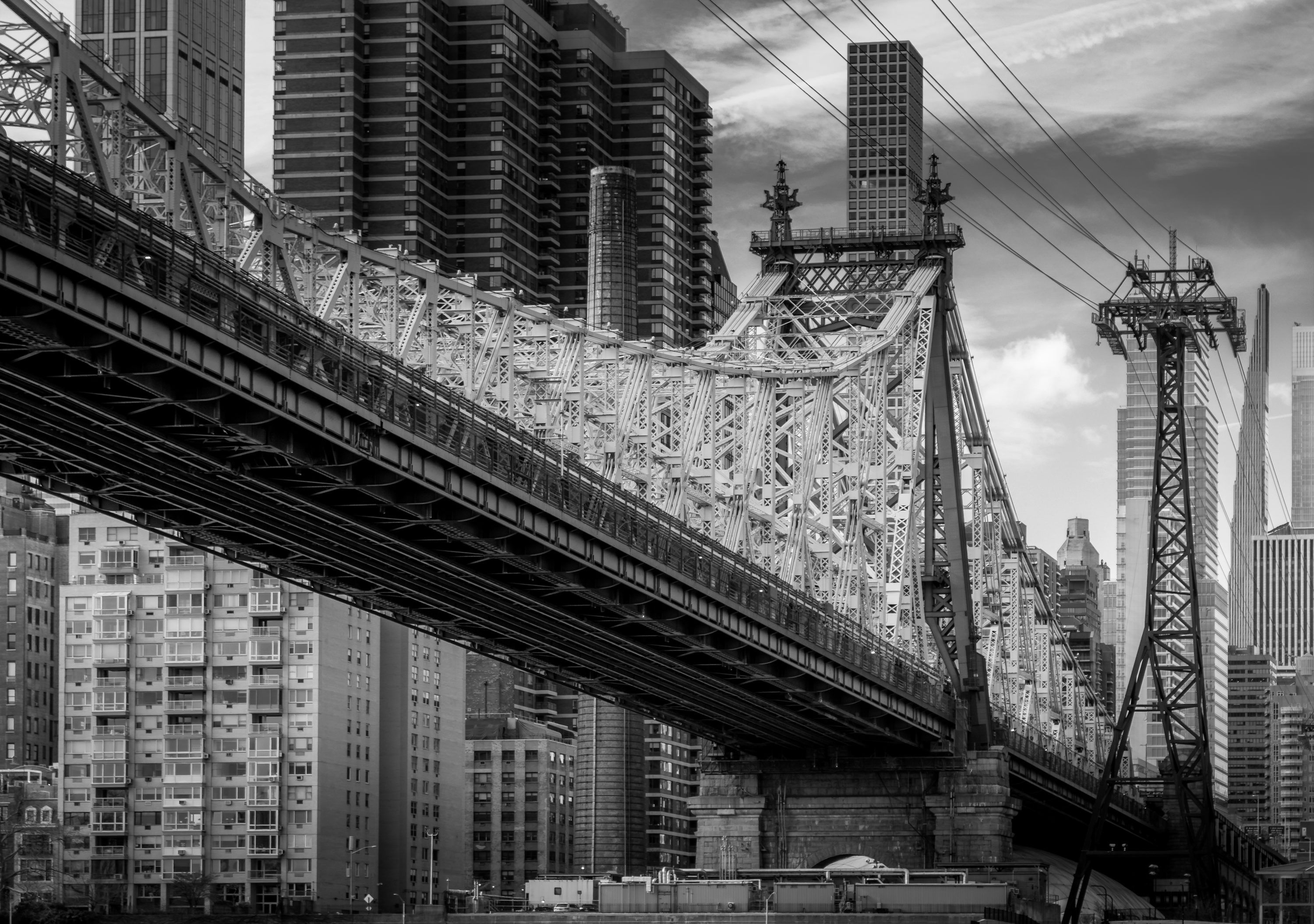3000x2110 Black and white view of queensboro bridge and skyscrapers
