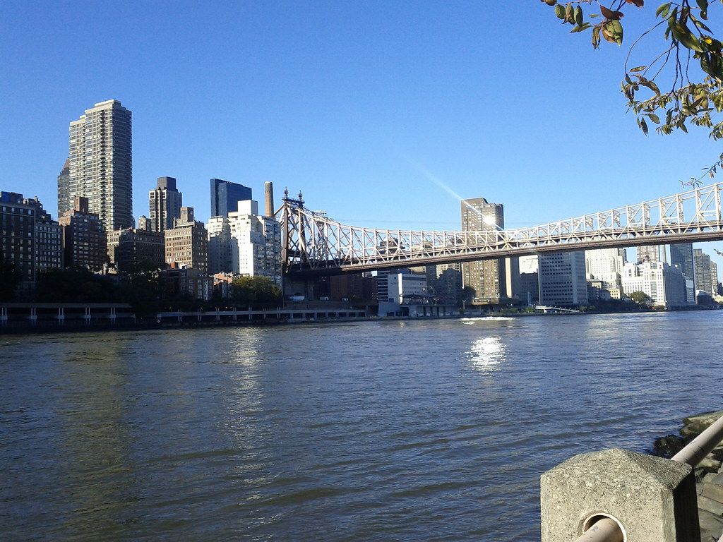 1024x768 Queens Bridge