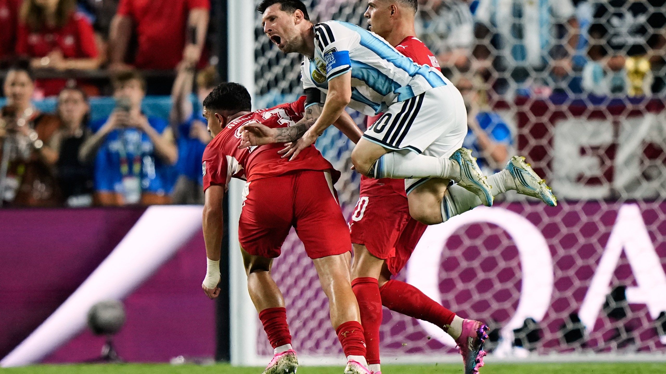 2560x1440 Lionel Messi's World Cup scoring streak ends, but his assist sparks Argentina's win over Switzerland
