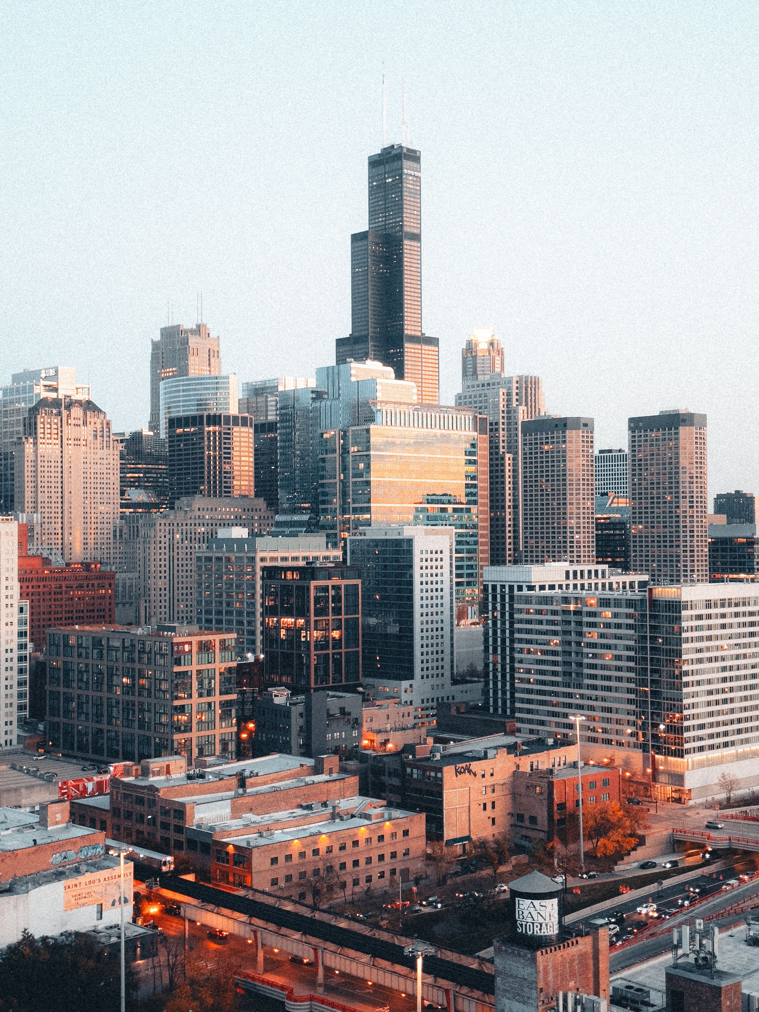 3017x4023 Chicago Skyline Featuring Willis Tower at Dusk · Free