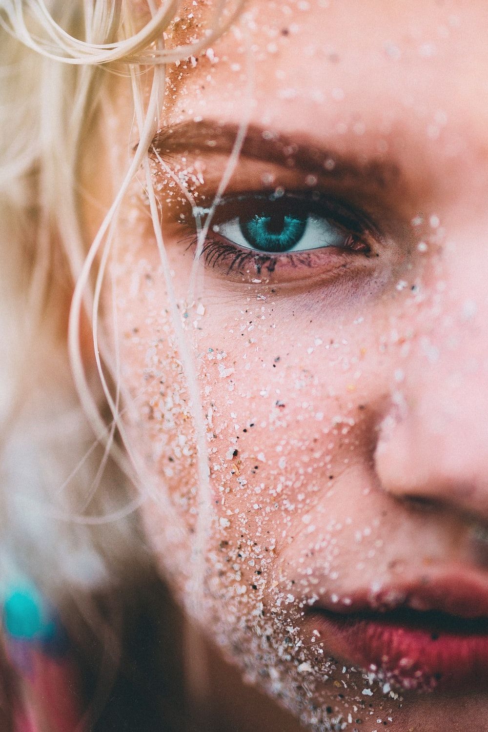1000x1500 Wet Face Wallpaper