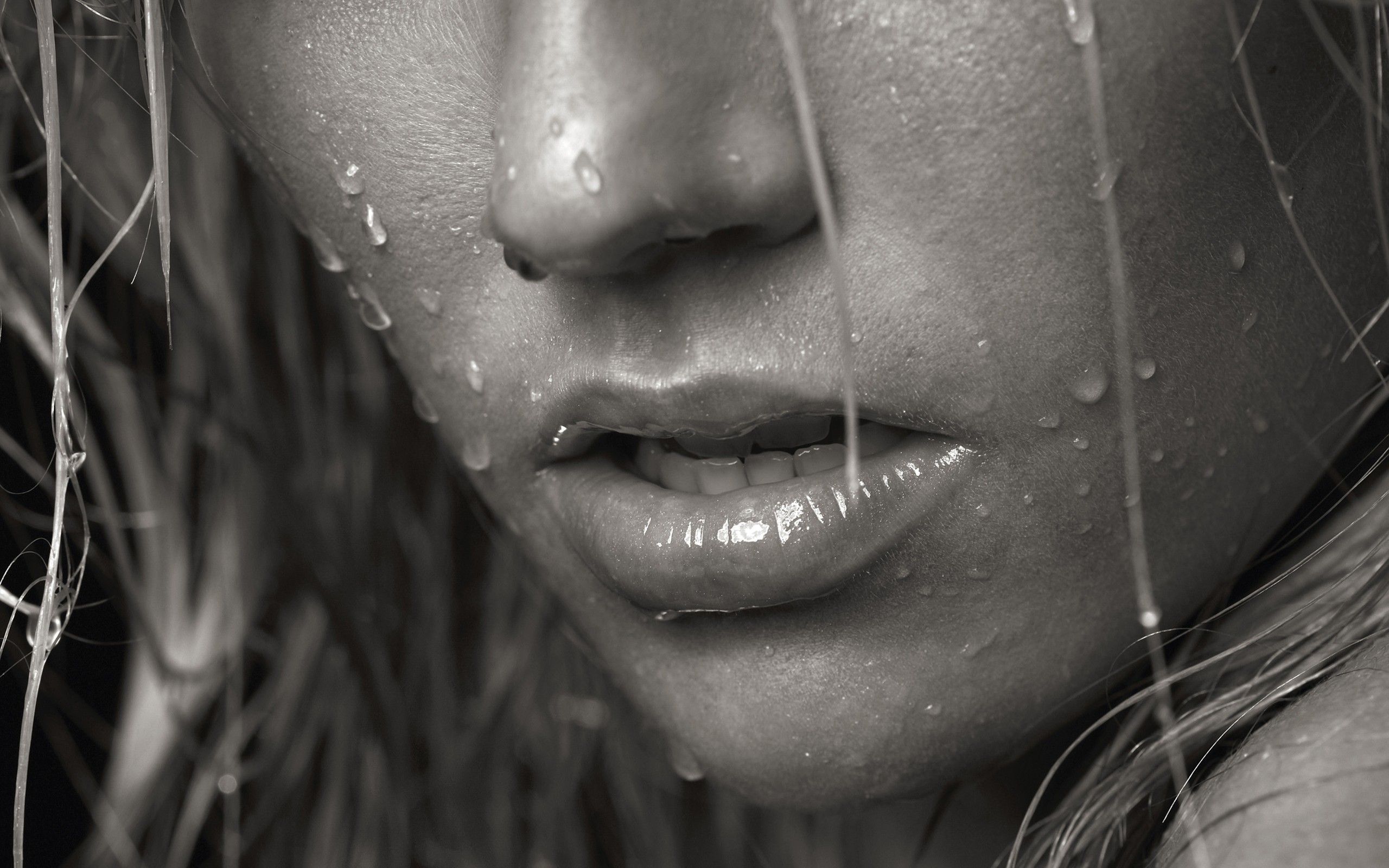 2560x1600 Wet Face Wallpaper