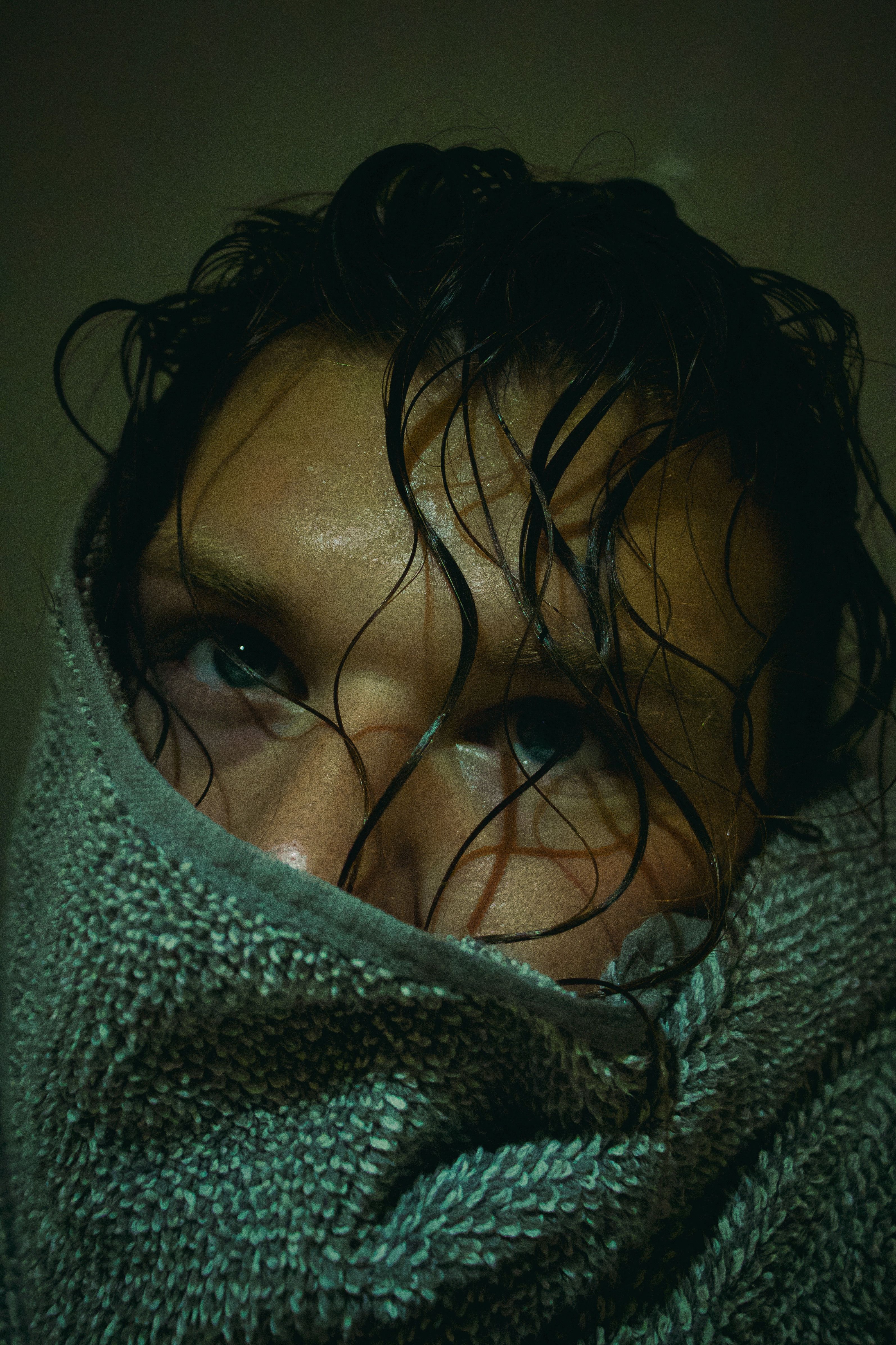 3188x4782 Wet Woman in a Towel · Free