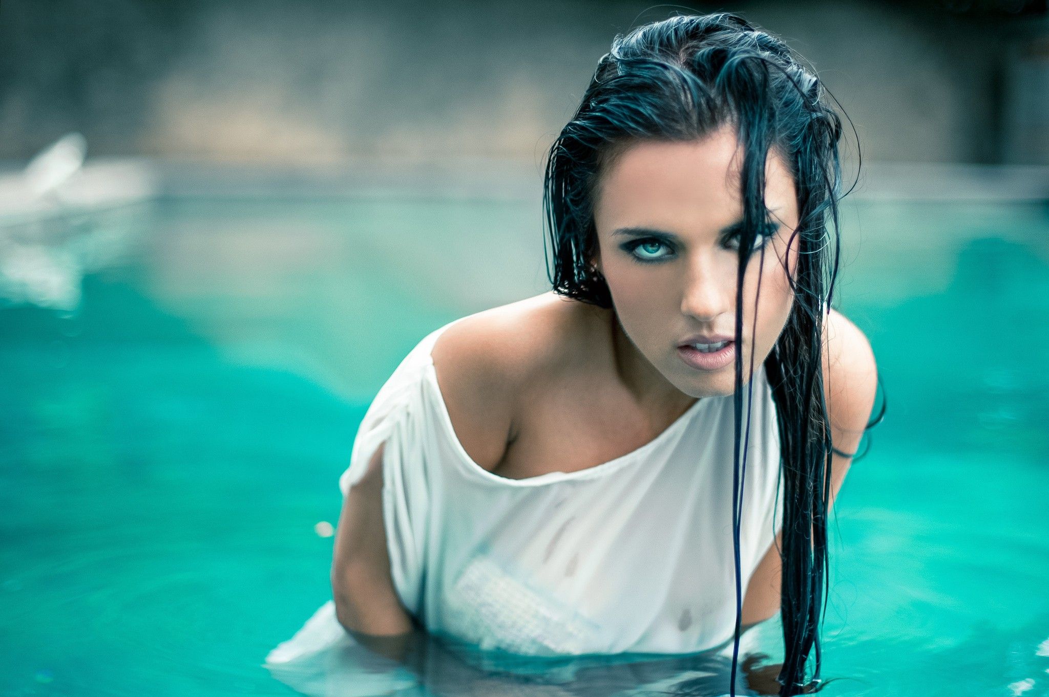 2048x1362 Wet Face Wallpaper
