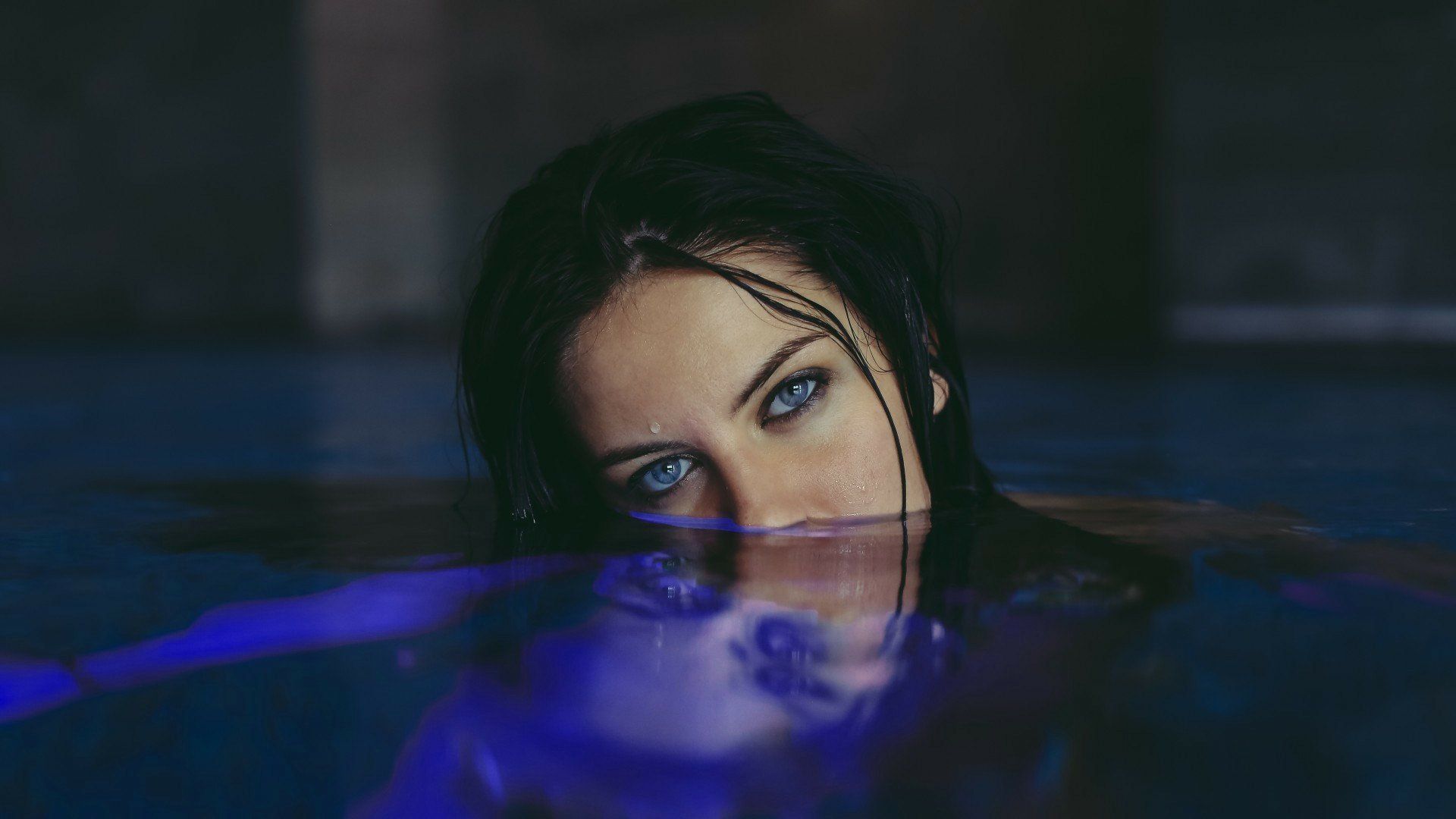 1920x1080 HD Portrait: Enigmatic Woman Emerging from Waterx1080
