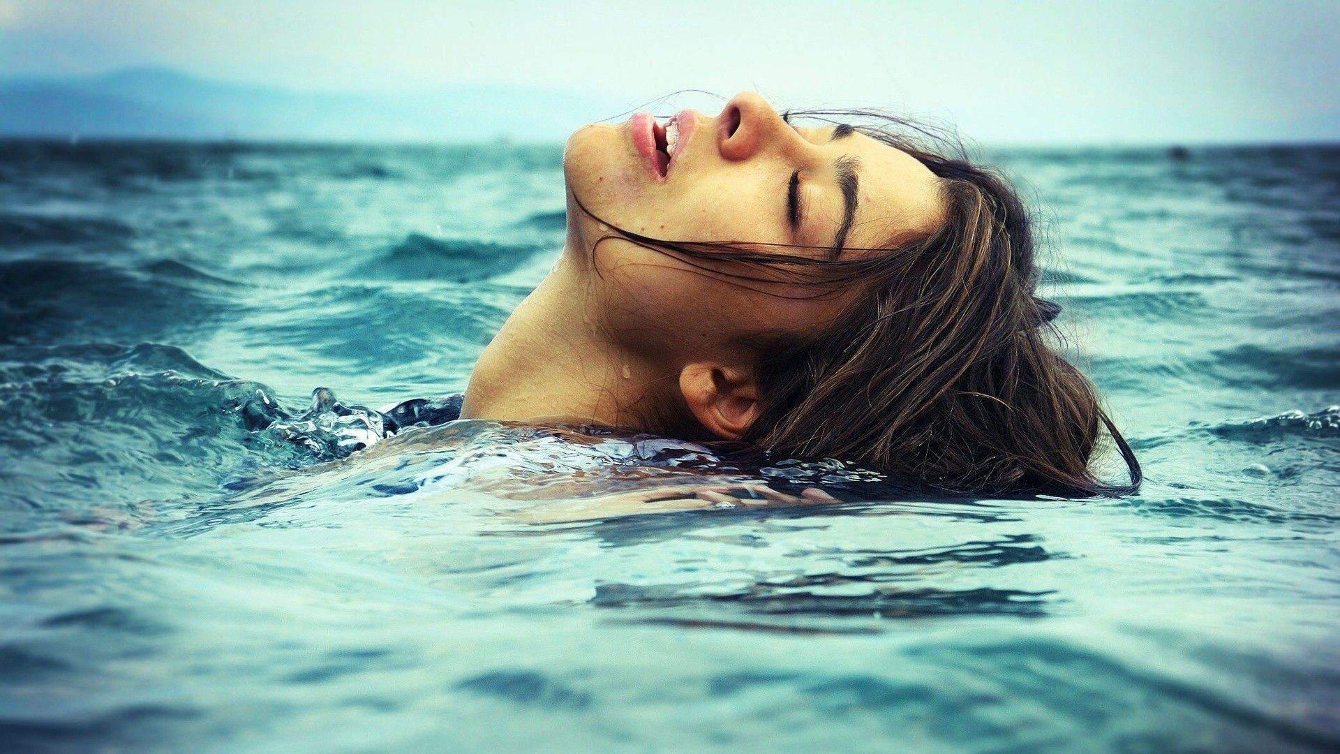 1920x1080 Phone wallpaper: Women, Photography, Face, Hair, Mood, Ocean, Sea, Water 219210