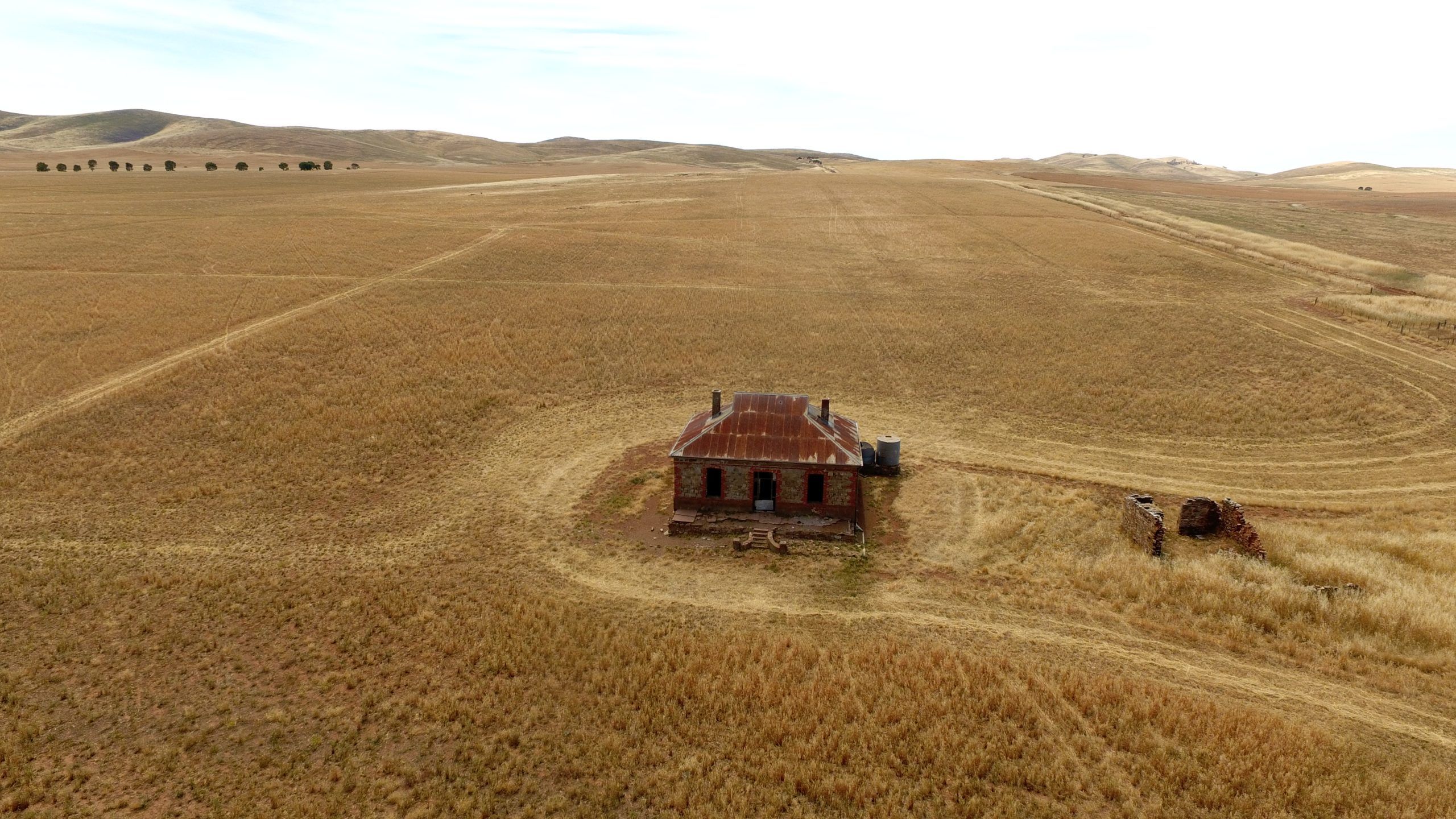 2560x1440 Midnight Oil House on the cover of the Diesel and Dust Album Burra South Australia